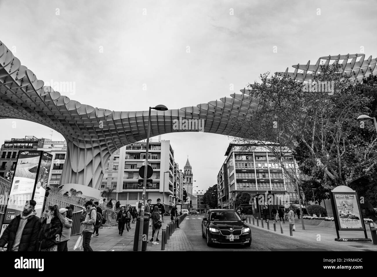 Siviglia, Spagna-24 febbraio 2022: Setas de Sevilla, funghi di Siviglia, inizialmente intitolato Metropol Parasol situato in piazza la Encarnacion. Progettato da J Foto Stock