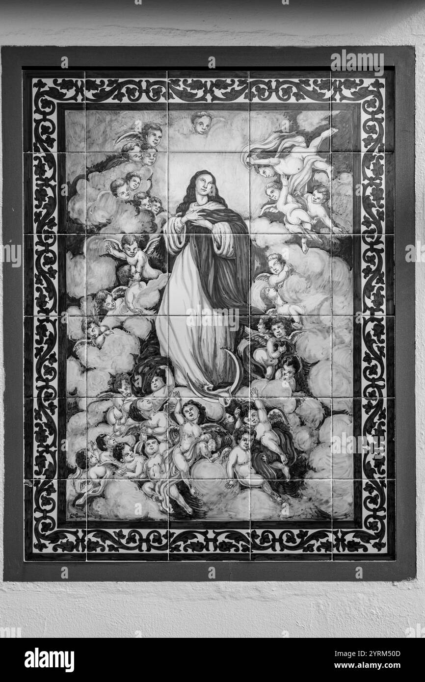 Frammento di piastrelle in ceramica smaltata andalusa con sfondo a trama ravvicinata Foto Stock