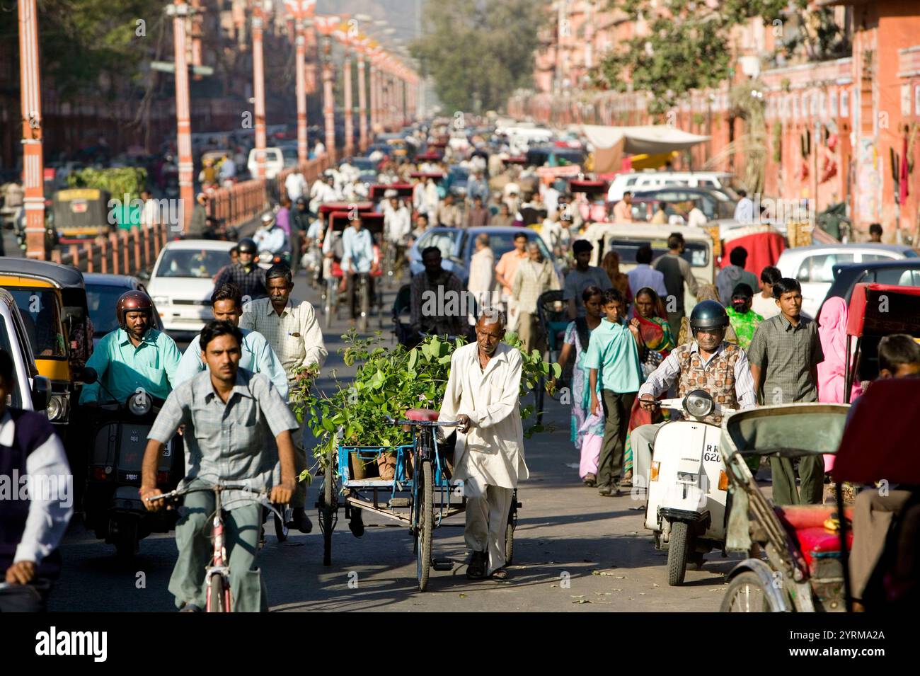 Traffico / Johari Bazaar. Jaipur. Rajasthan. India. Foto Stock