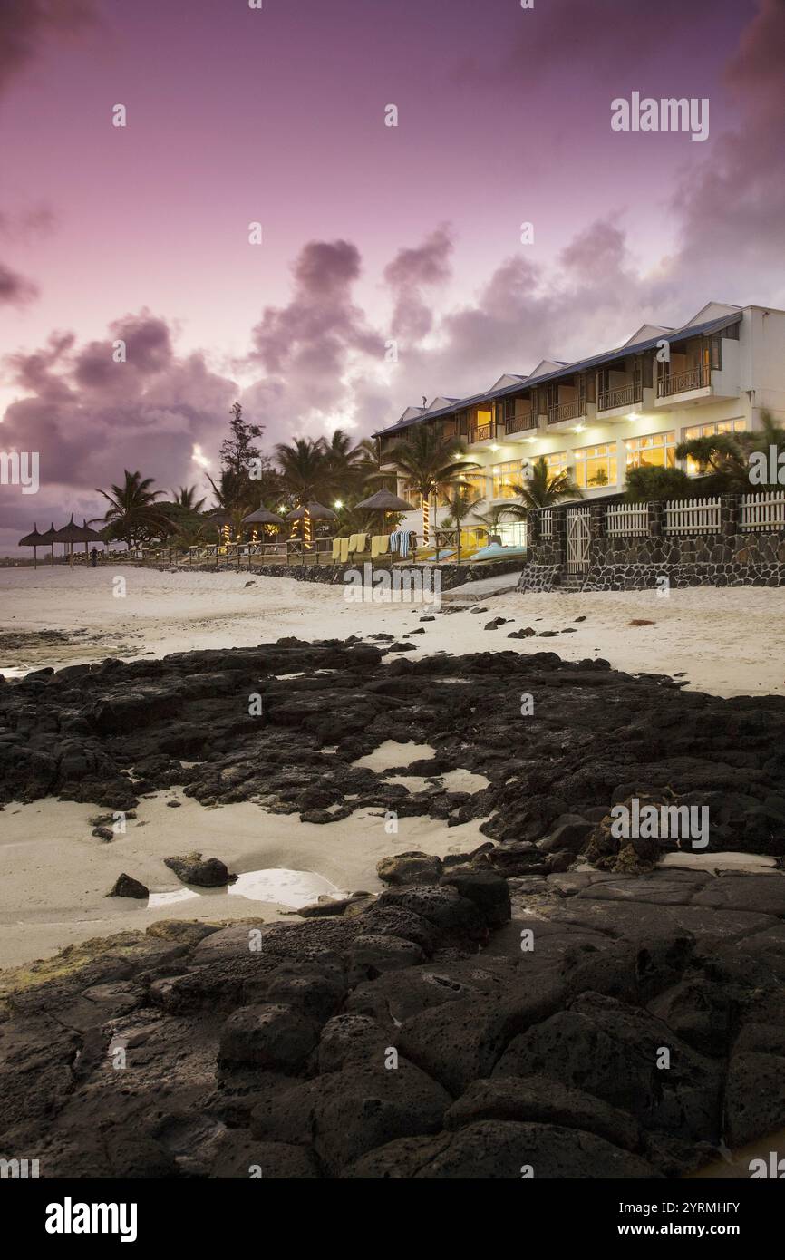 Blue Lagoon Beach Hotel al tramonto, Blue Bay, Mauritius meridionale, Mauritius Foto Stock