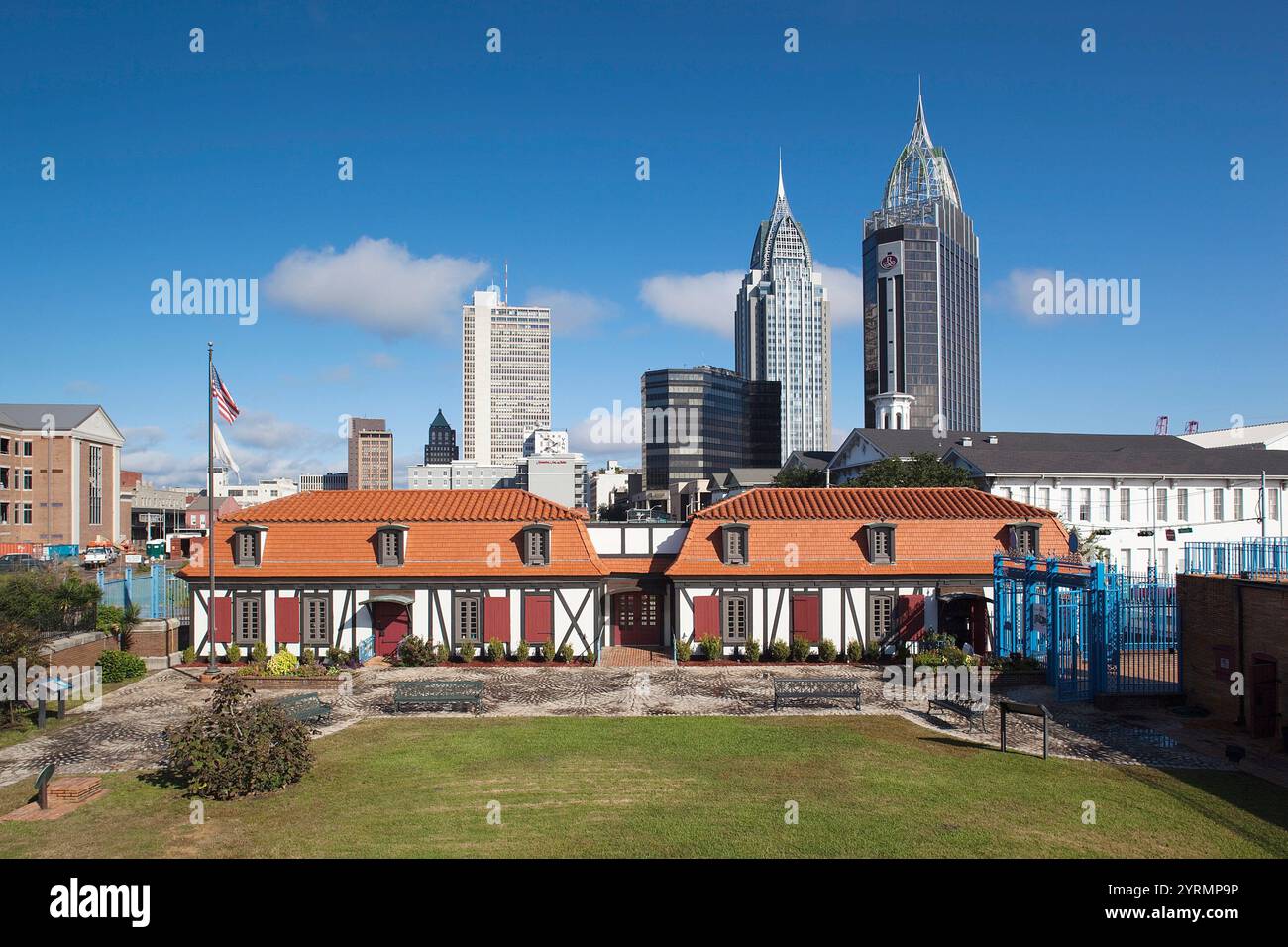 Stati Uniti, Alabama, Mobile, Fort Conde, b 1711, RSA Tower e Riverview Plaza Foto Stock