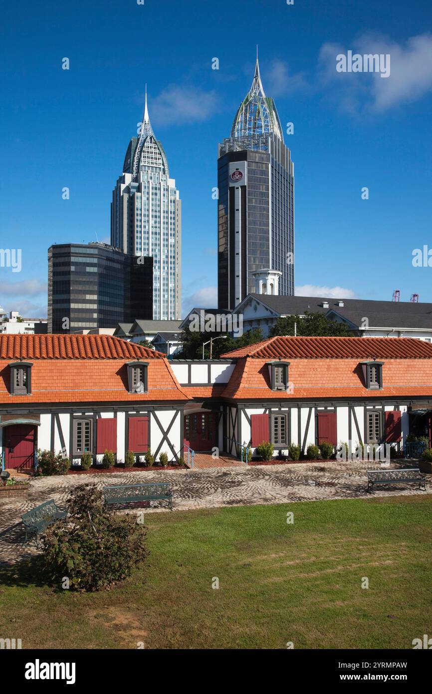 Stati Uniti, Alabama, Mobile, Fort Conde, b 1711, RSA Tower e Riverview Plaza Foto Stock