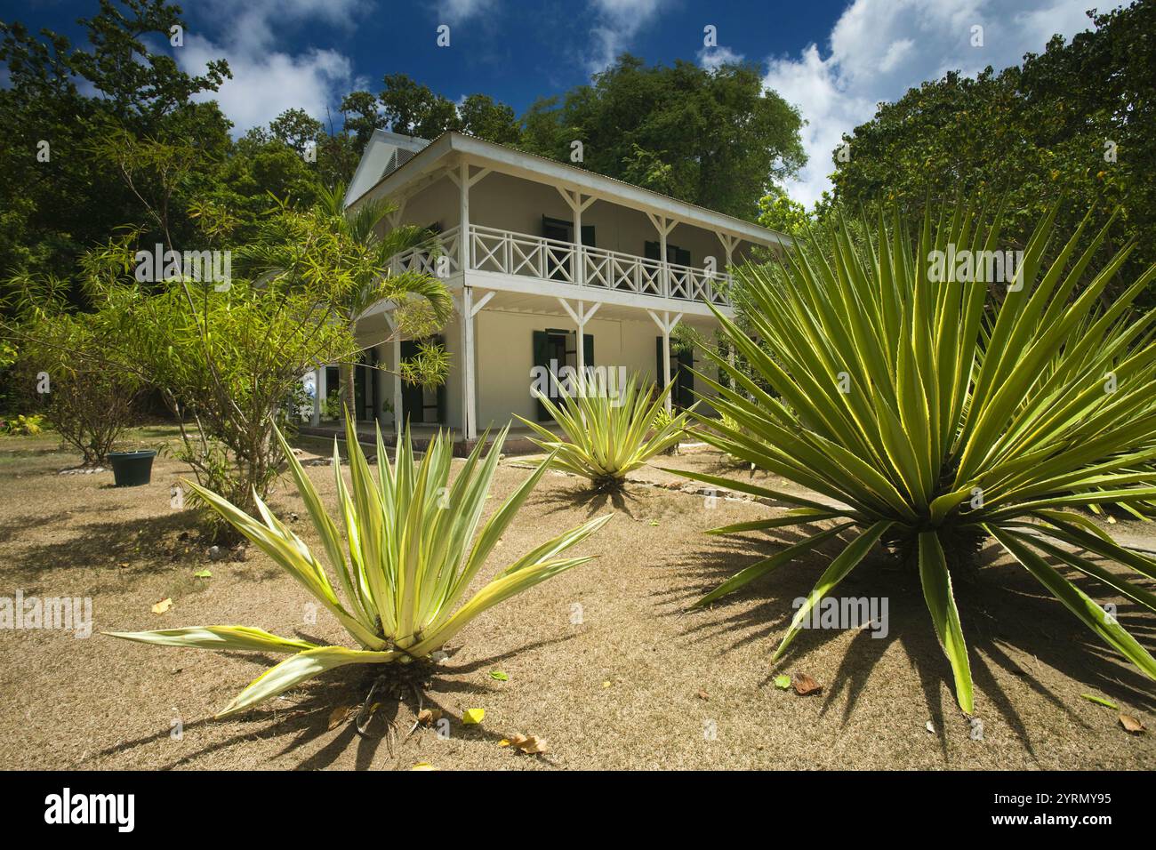 Casa del dottore nell'ex colonia di lebbrosi, isola di Curieuse, Seychelles Foto Stock