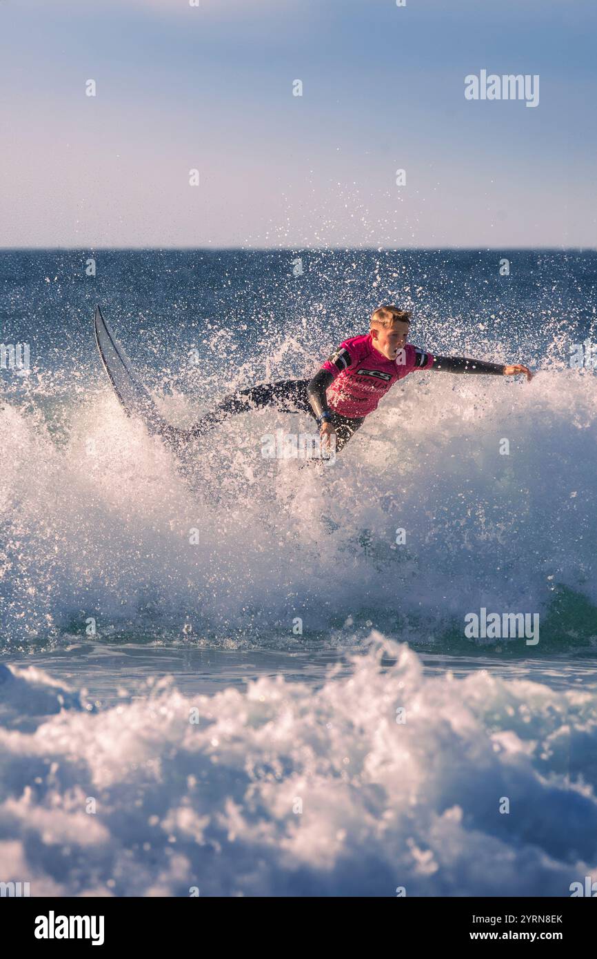 Surf spettacolare al Fistral di Newquay in Cornovaglia nel Regno Unito in Europa. Foto Stock