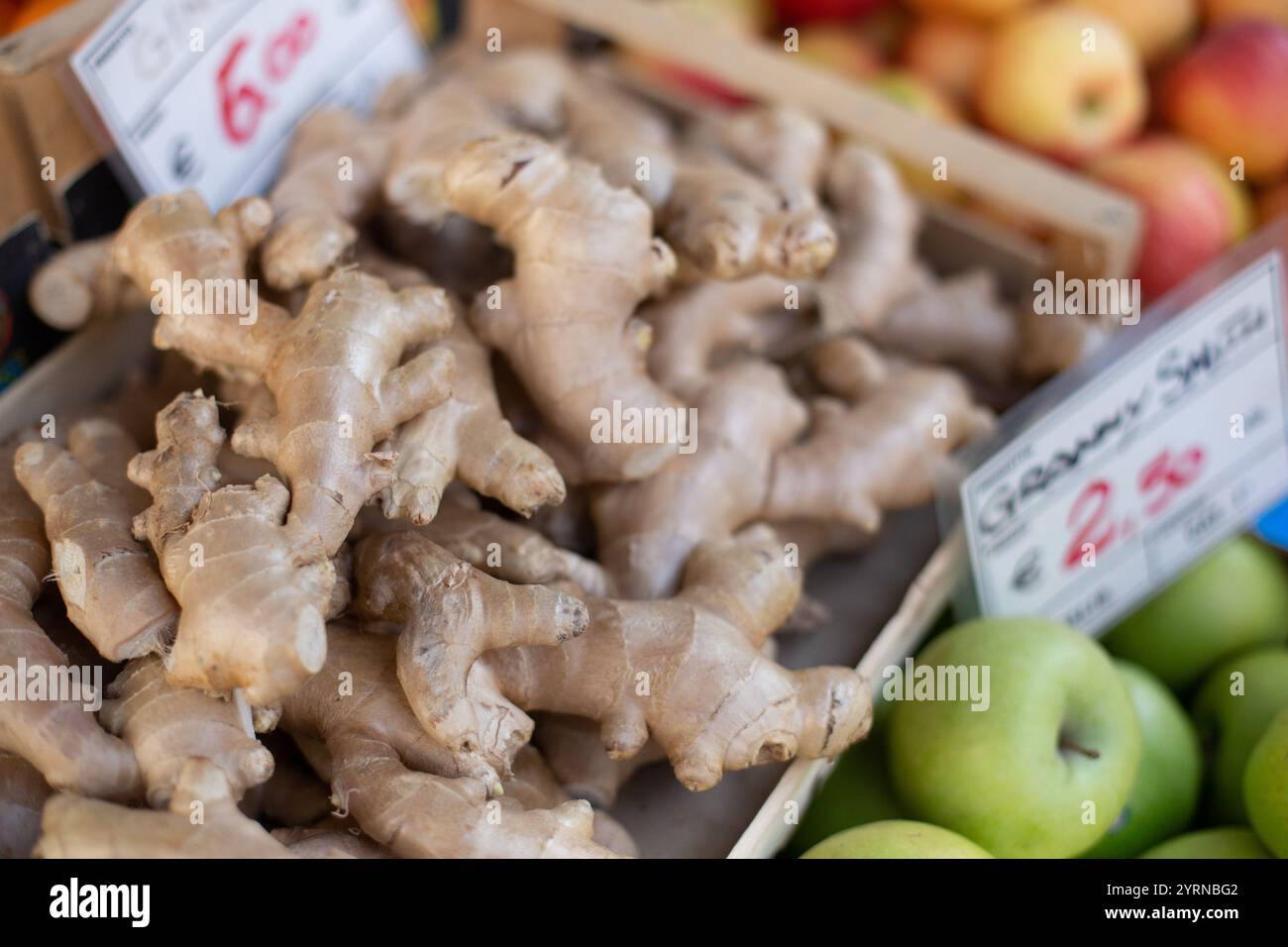 Firenze, Italia, mercato, verdure, zenzero Foto Stock