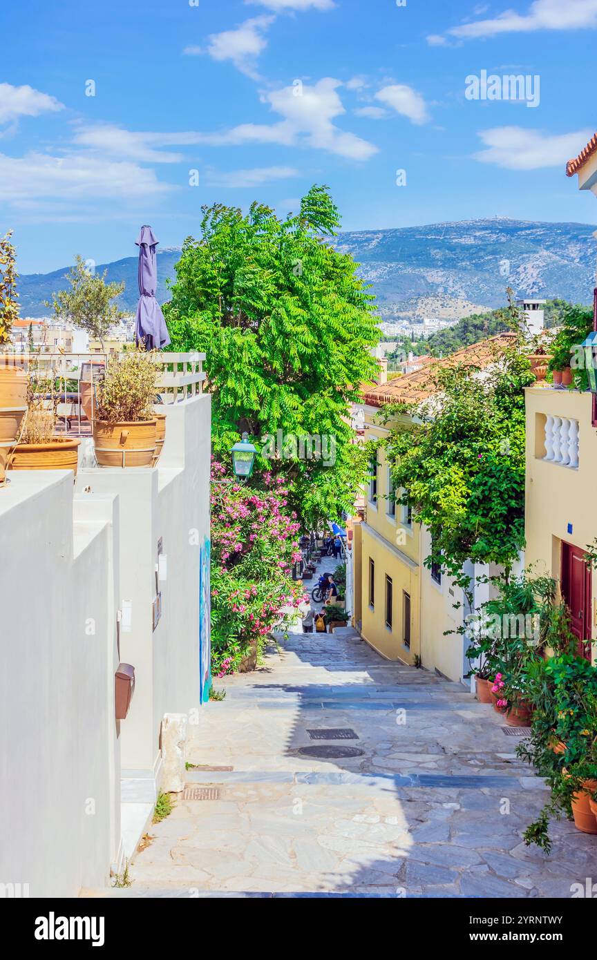 Vista di un quartiere di Atene, sul versante nord-est dell'Acropoli, ai margini della storica Plaka. Foto Stock
