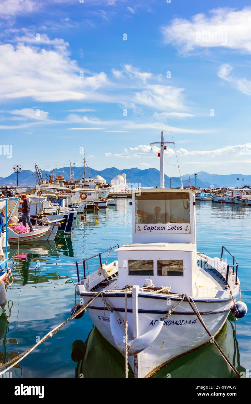 Egina è un'isola greca nel Golfo Saronico nel Mar Egeo occidentale, chiamata anche Golfo di Egina. L'isola si trova 25 km a sud-ovest di Athen Foto Stock