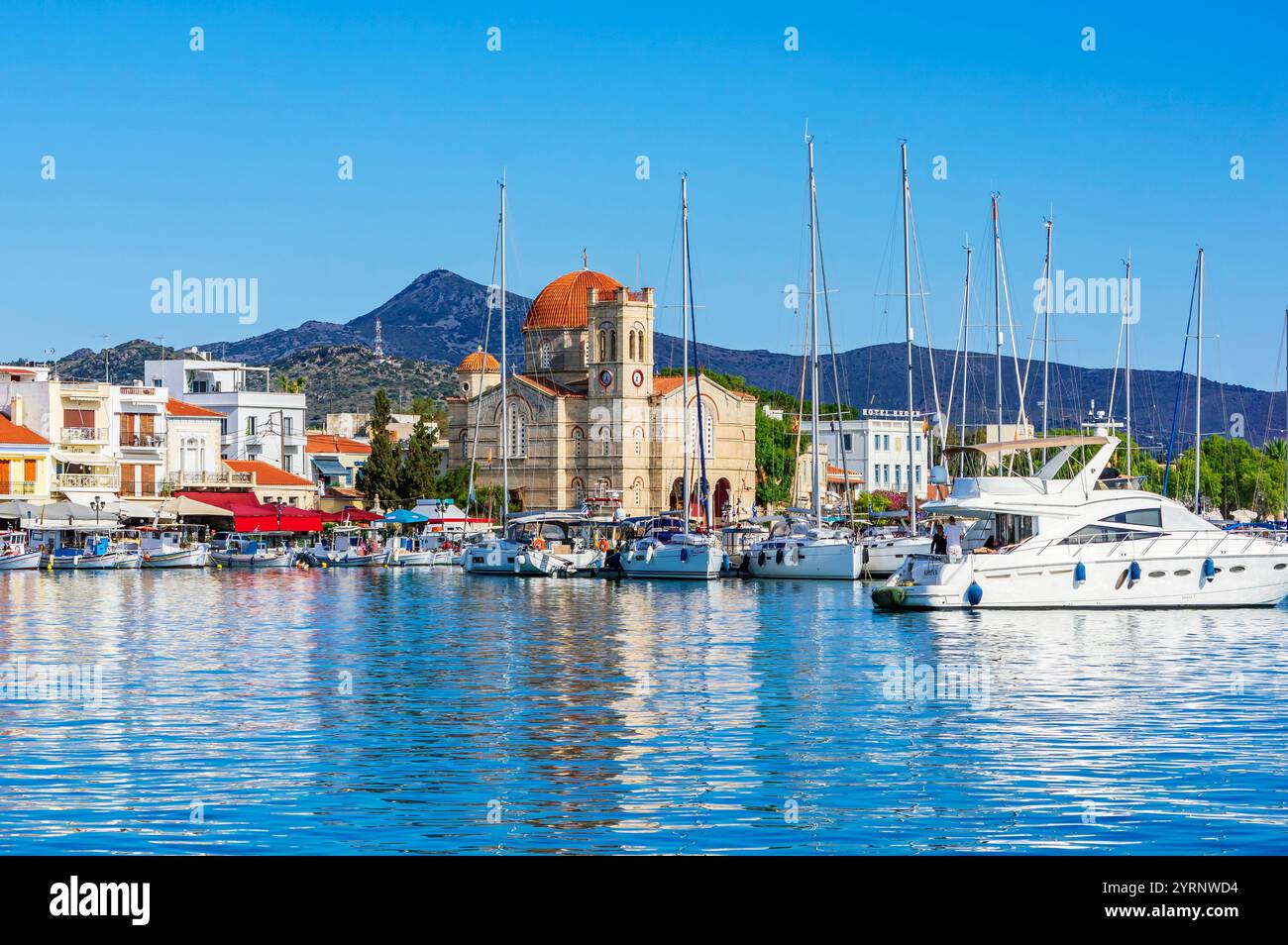 Egina è un'isola greca nel Golfo Saronico nel Mar Egeo occidentale, chiamata anche Golfo di Egina. L'isola si trova 25 km a sud-ovest di Athen Foto Stock