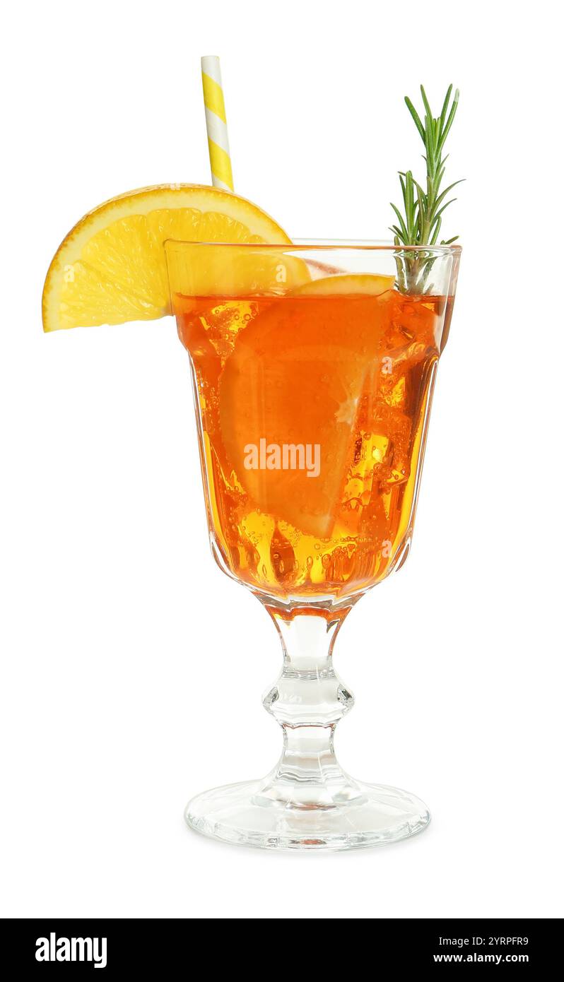 Gustoso cocktail di Natale in bicchiere isolato su bianco Foto Stock