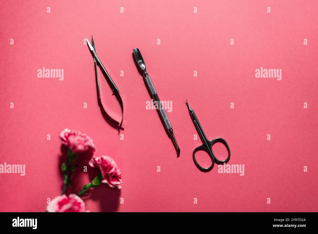Strumenti utilizzati per la cura delle unghie e la manicure in un salone Foto Stock
