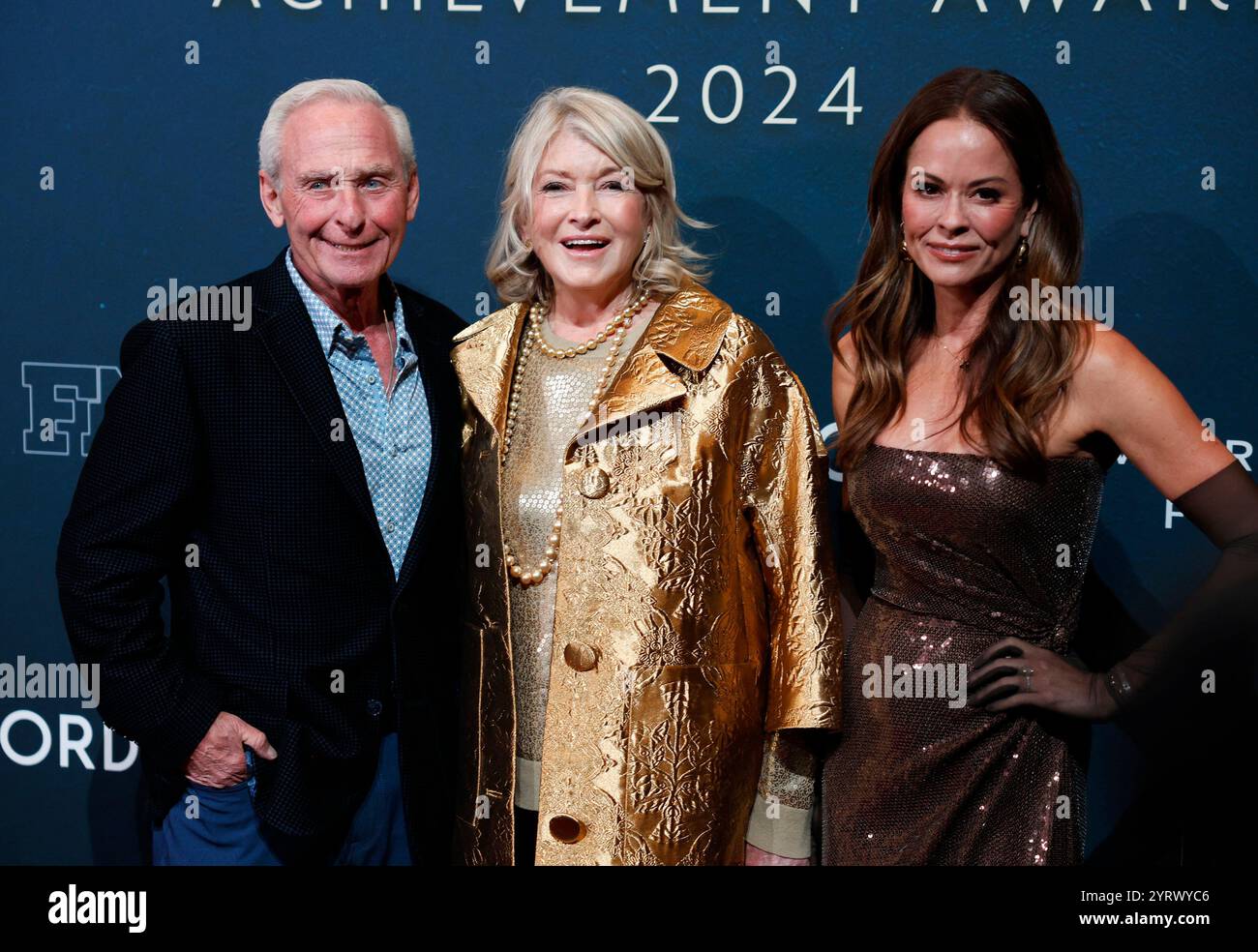 New York, Stati Uniti. 4 dicembre 2024. Martha Stewart e Brooke Burke arrivano sul Red carpet al 38° Annual Footwear News Achievement Awards a Cipriani South Street a New York City mercoledì 4 dicembre 2024. Foto di John Angelillo/UPI credito: UPI/Alamy Live News Foto Stock