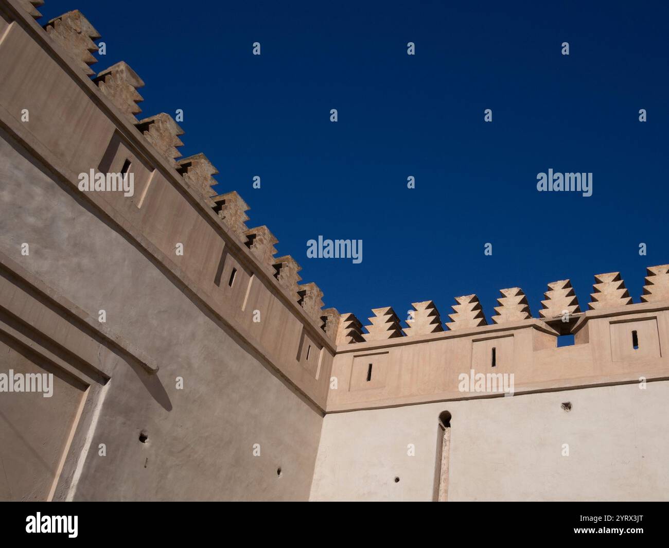 Dettagli decorati sulle pareti della medina di Marrakech Foto Stock