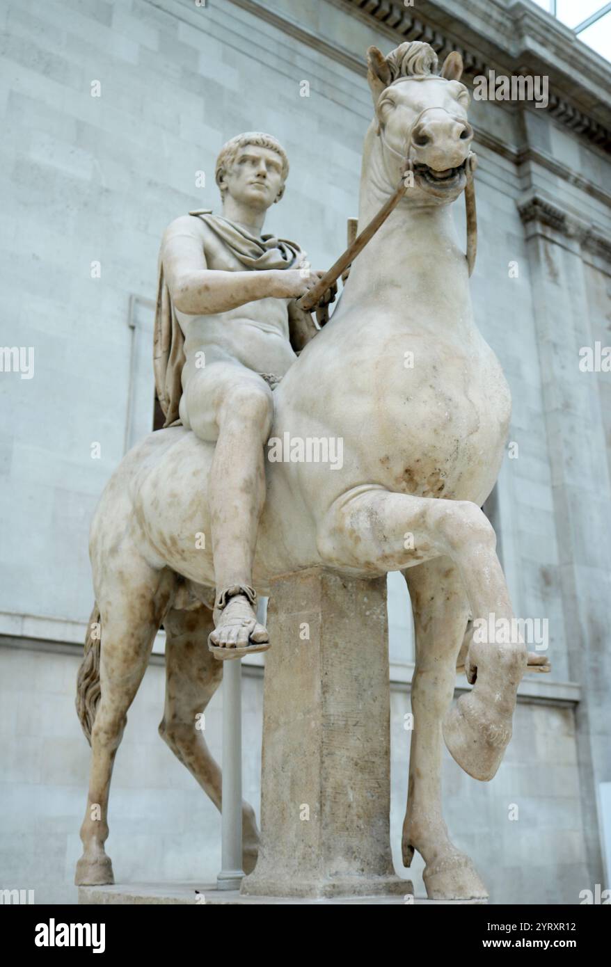 Statua equestre romana di un giovane su un cavallo. Trovato a Roma, i secolo d.C. Foto Stock