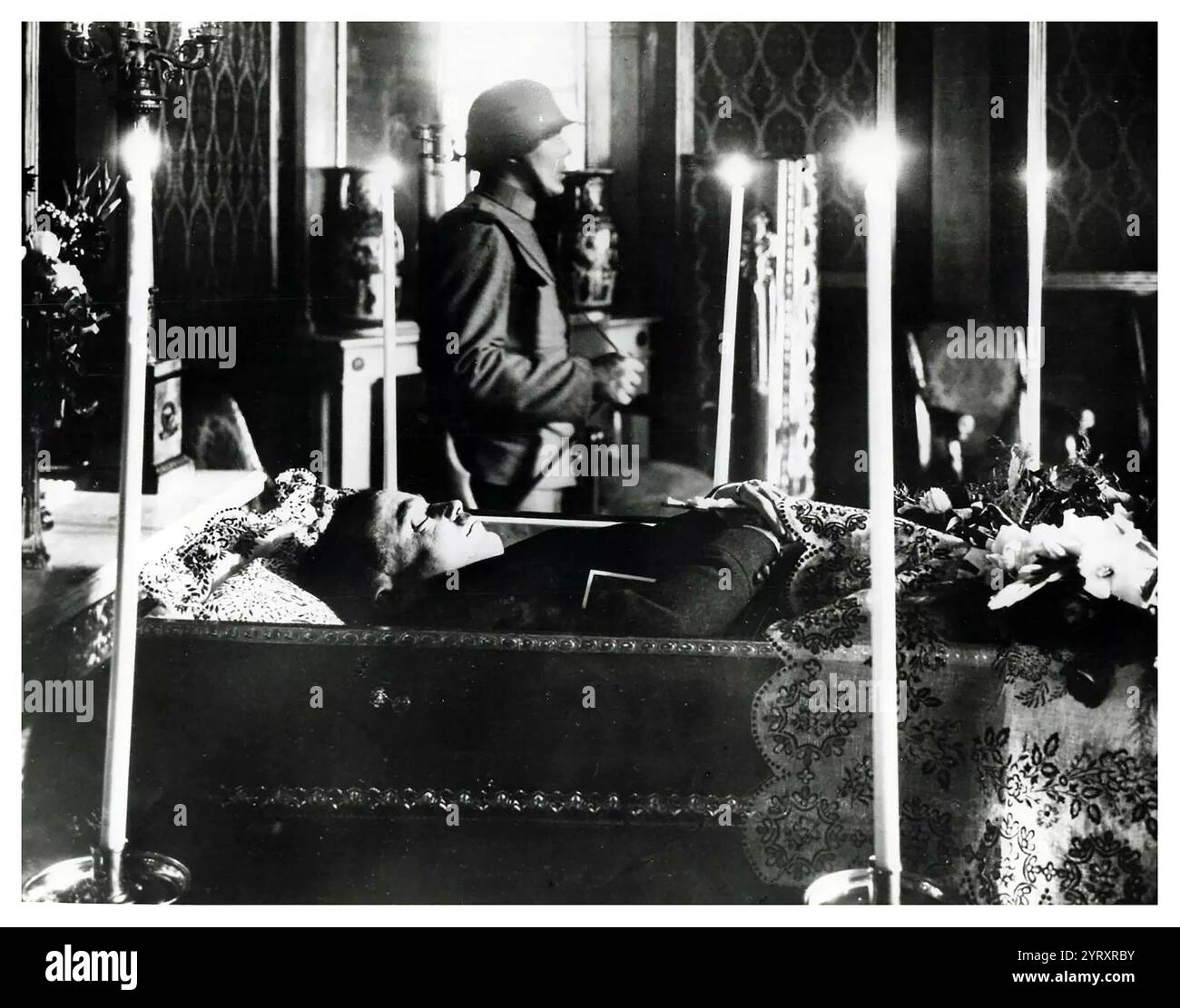 Funerale di Engelbert Dollfuss (1892 ? 25 luglio 1934) politico austriaco che servì come Cancelliere e dittatore d'Austria tra il 1932 e il 1934. Dollfuss fu assassinato come parte di un fallito tentativo di colpo di Stato da parte di agenti nazisti. Foto Stock