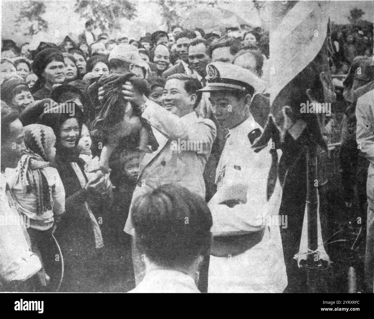 Il presidente della ONG Dinh Diem del Vietnam del Sud, in un tour di ispezione a 350 km da Saigon (dicembre 1956) Foto Stock
