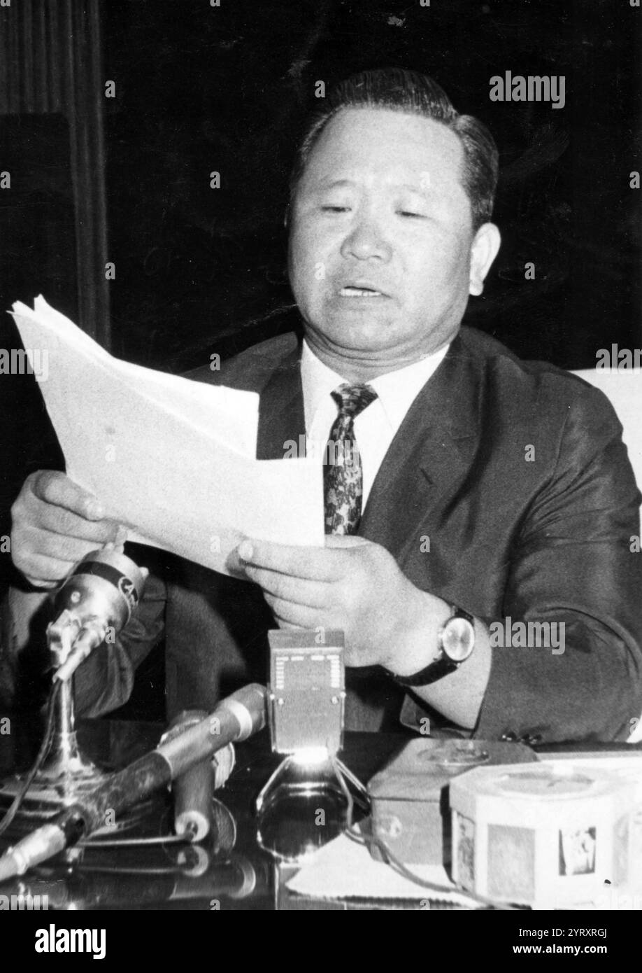 Kim Hyong regno unito (1925 ? c.?8 ottobre 1979) è stato un generale di brigata sudcoreano che ha servito come direttore della Korean Central Intelligence Agency dal 1963 al 1969. Dopo essersi rifiutato di sostenere l'offerta di Park per un terzo mandato, fu sostituito come capo della KCIA da Kim Gye Won. Kim andò in esilio negli Stati Uniti nel 1973. Scomparve il 7 ottobre 1979, dopo essere stato visto per l'ultima volta in un casinò di Parigi, in Francia. Una voce popolare è che Kim sia stato riportato di nascosto a Seul e ucciso personalmente dal presidente Park nel seminterrato della Casa Blu. Foto Stock