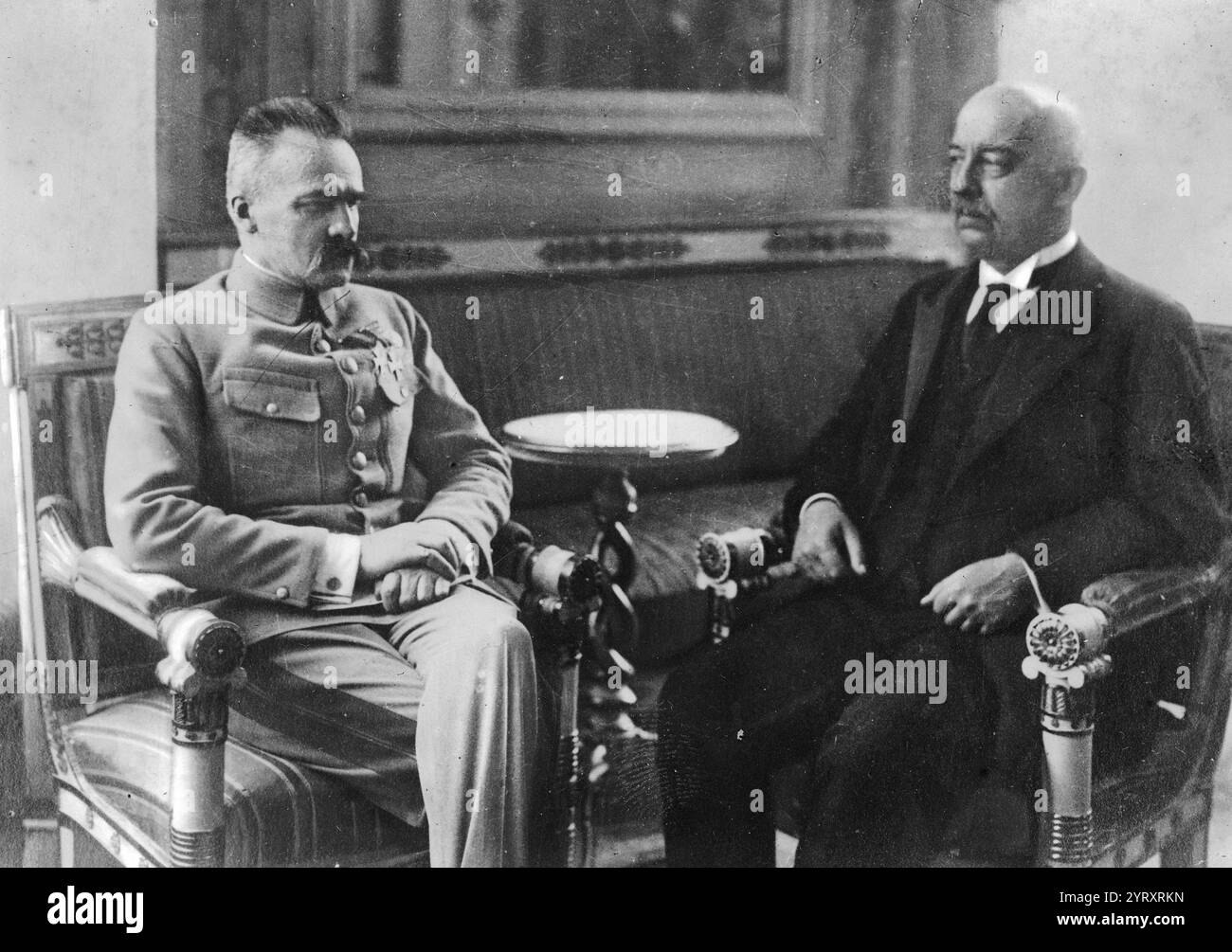 Il presidente polacco Gabriel Narutowicz con il maresciallo Jozef Pilsudski a Varsavia, 1922 Foto Stock