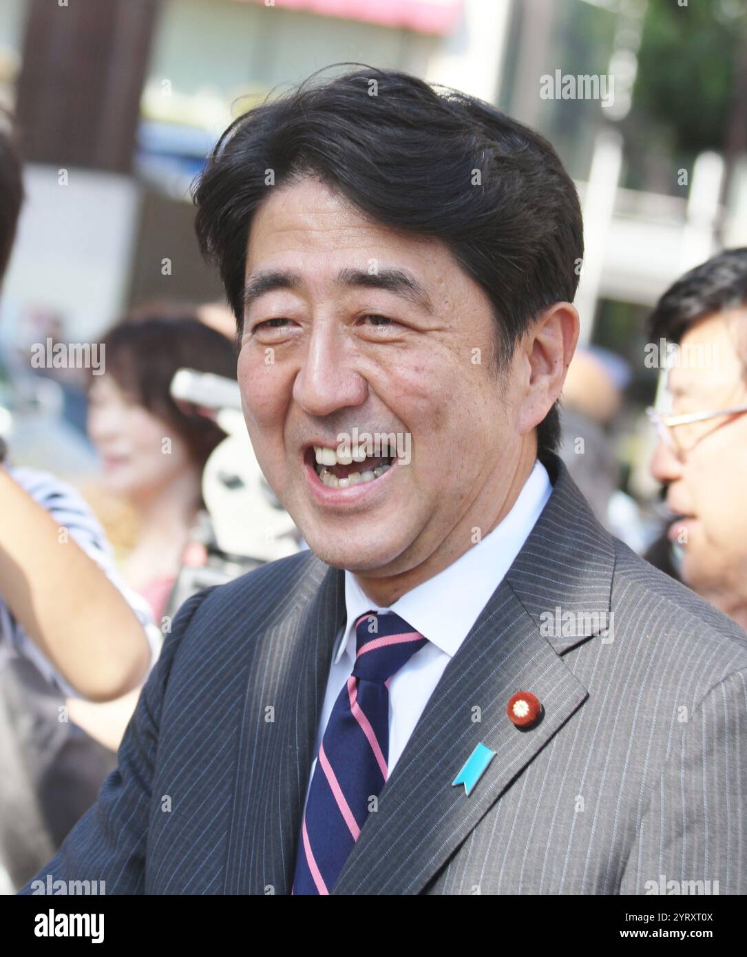 Shinzo Abe nel 2012. Shinzo Abe (1954 2022) è stato uno statista e politico conservatore giapponese, primo ministro del Giappone e presidente del Partito Liberale Democratico (LDP) dal 2006 al 2007 e di nuovo dal 2012 al 2020. Foto Stock