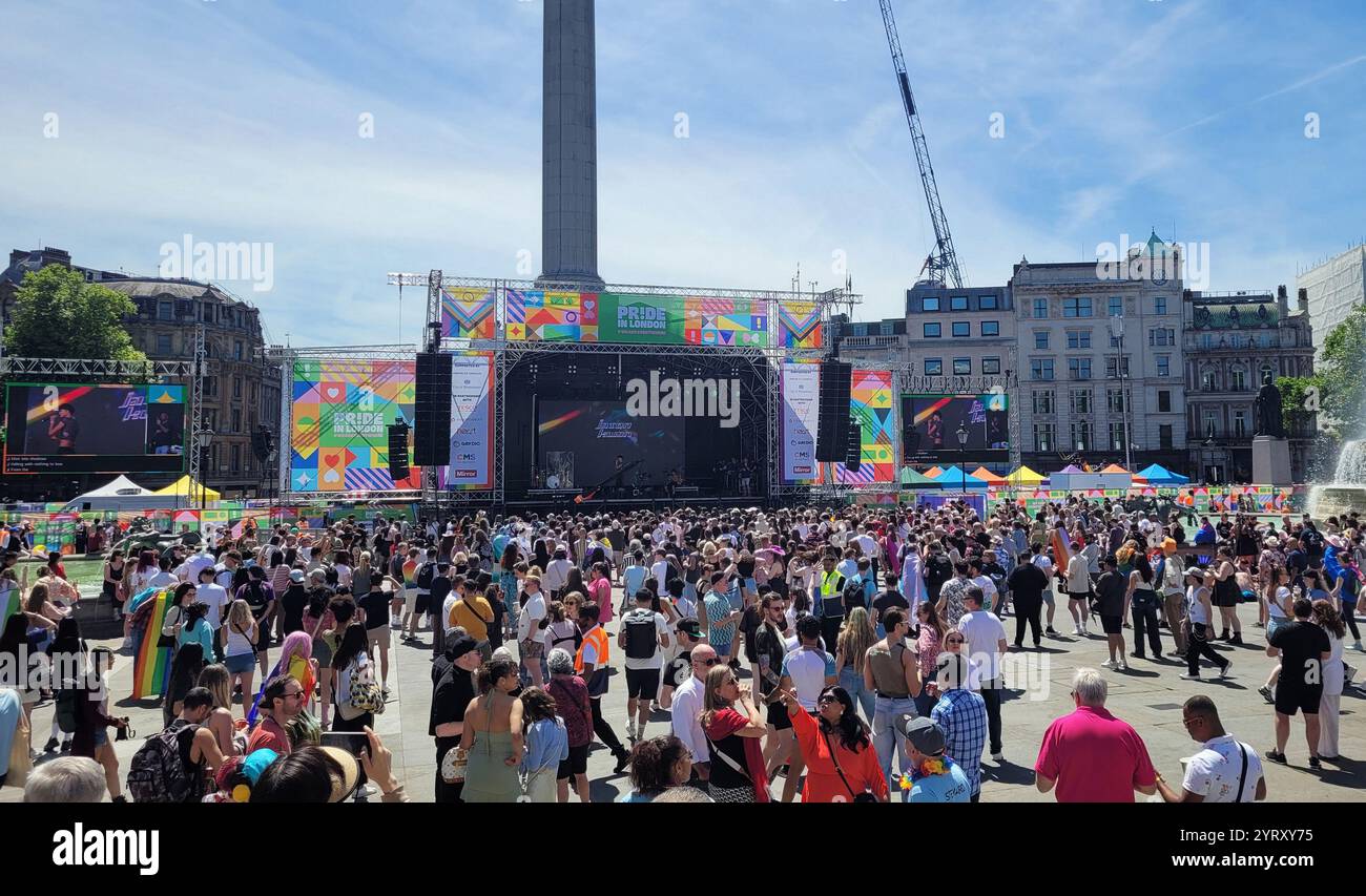 Marcia del gay Pride in Trafalgar Square, luglio 2024 Foto Stock