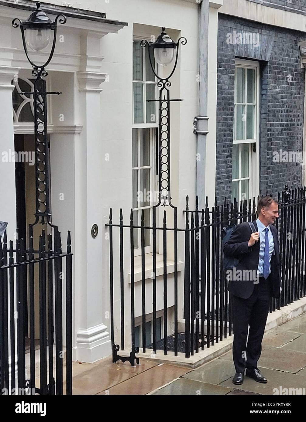 Il cancelliere britannico dello Scacchiere, Jeremy Hunt, nel suo ultimo giorno in carica, arriva all'11 di Downing Street. 5 luglio b2024 Foto Stock