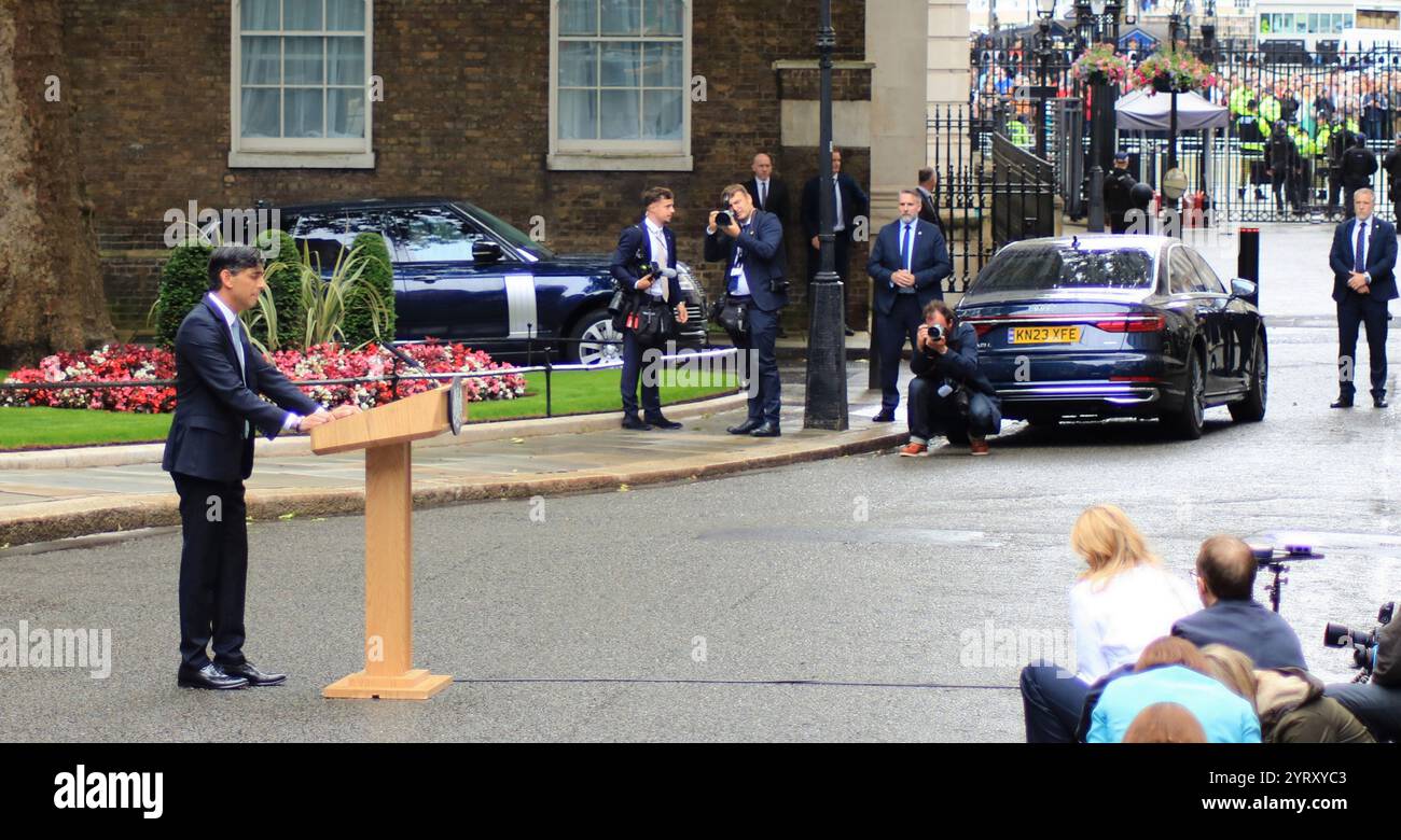 Il primo ministro britannico, Rishi Sunak, lascia l'incarico dopo aver perso le elezioni. Downing Street, Londra. 5 luglio 2024 Foto Stock