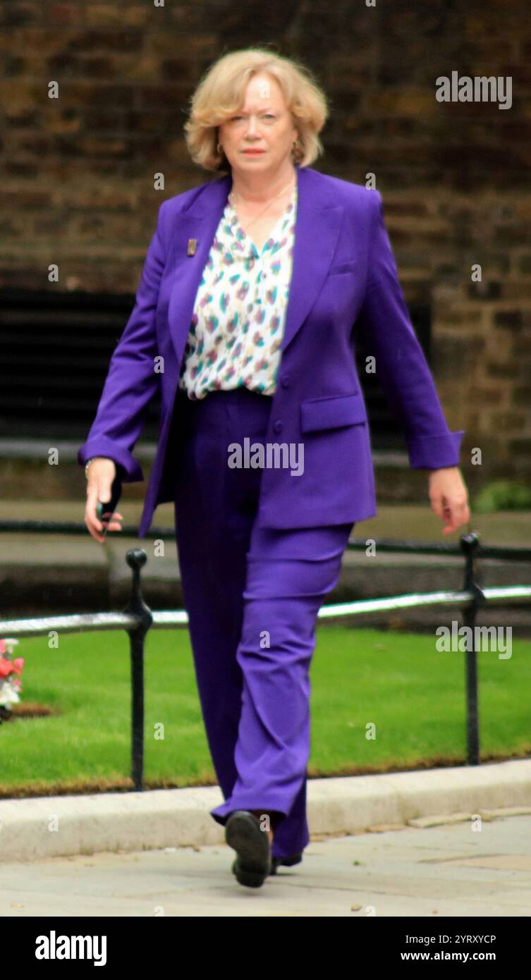 Angela Smith (Baronessa Smith, (leader laburista nella camera dei lord), arriva a Downing Street, Londra, per assumere il suo nuovo ruolo nel governo laburista dopo le elezioni. 5 luglio 2024. Foto Stock