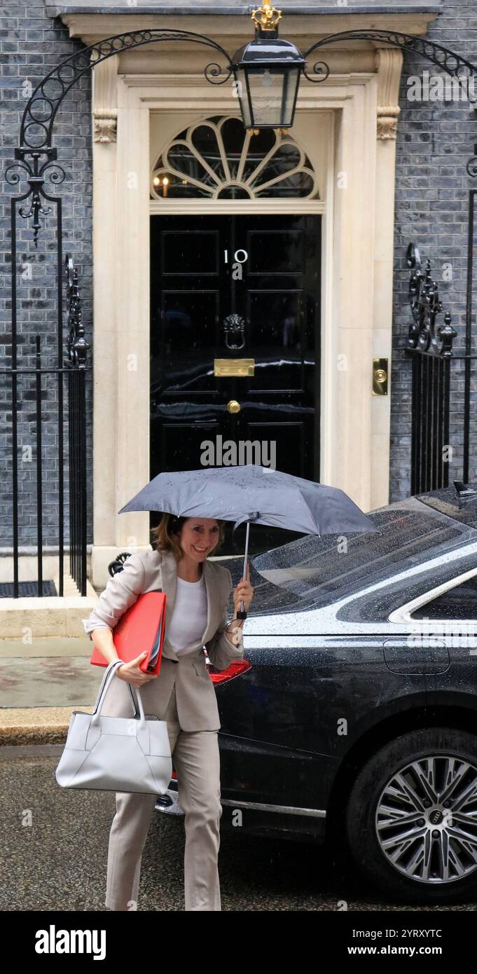 Elizabeth Kendall (Segretario di Stato per il lavoro e le pensioni), arrivando a Downing Street, Londra, per assumere il suo nuovo ruolo nel governo laburista dopo le elezioni. 5 luglio 2024. Foto Stock