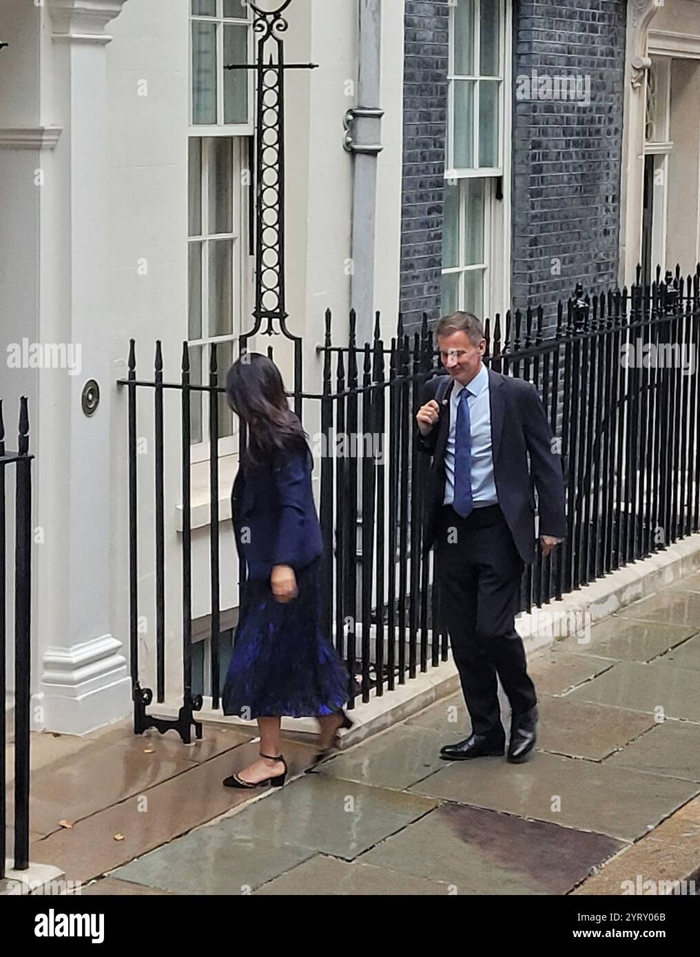 Il cancelliere britannico dello Scacchiere, Jeremy Hunt, nel suo ultimo giorno in carica, arriva all'11 di Downing Street. 5 luglio b2024 Foto Stock