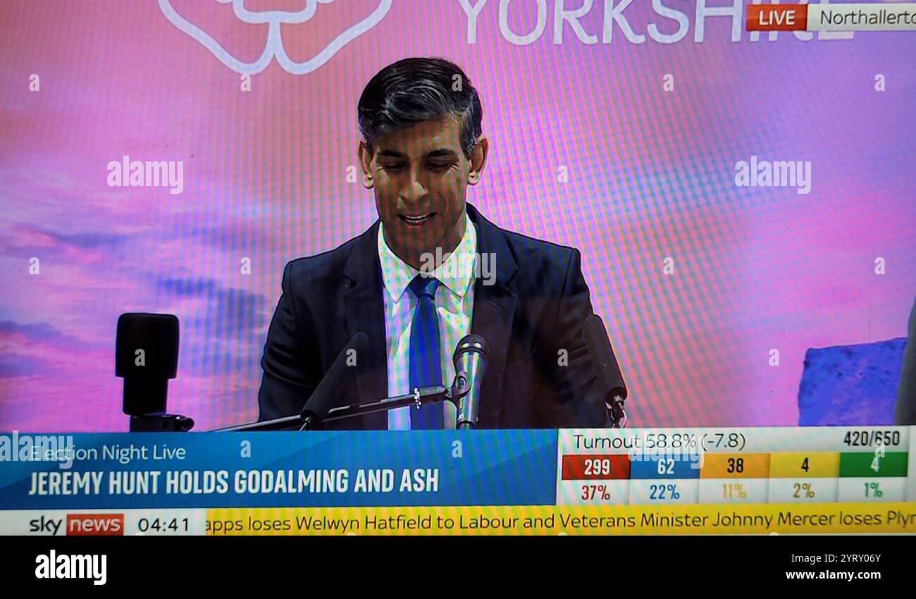 Rishi Sunak , il primo ministro britannico partecipa al risultato del suo collegio elettorale durante le elezioni che hanno visto il suo partito conservatore perdere potere. 4 luglio 2024. Foto Stock