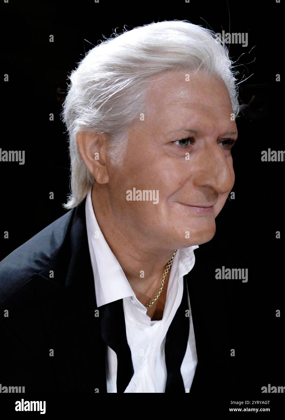 Figura in cera raffigurante Patrick Boutot meglio conosciuto come Patrick Sebastien (nato nel 1953). Conduttore televisivo francese, produttore e personalità dei media Foto Stock