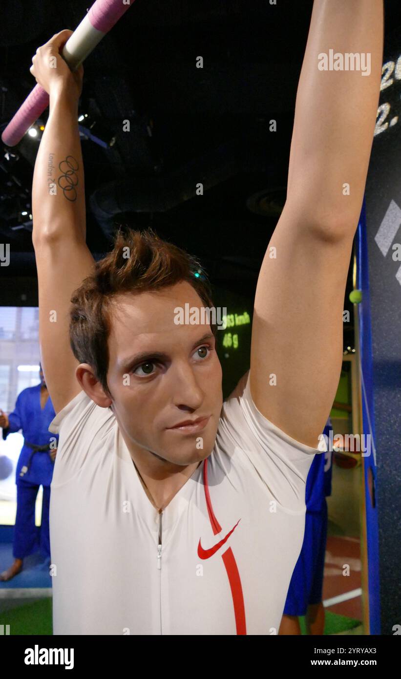 Statua in cera raffigurante Renaud Lavillenie, palo francese e detentore del record mondiale, Foto Stock Statua in cera raffigurante Renaud Lavillenie, palo francese e detentore del record mondiale, Foto Stock