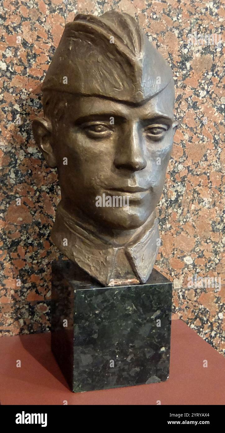 SOLDIER N.N. MUKHATAEV , 1991, DI G.A. KIRSANOV. Fusione in bronzo. Museo centrale della grande Guerra Patriottica, Mosca, Russia Foto Stock