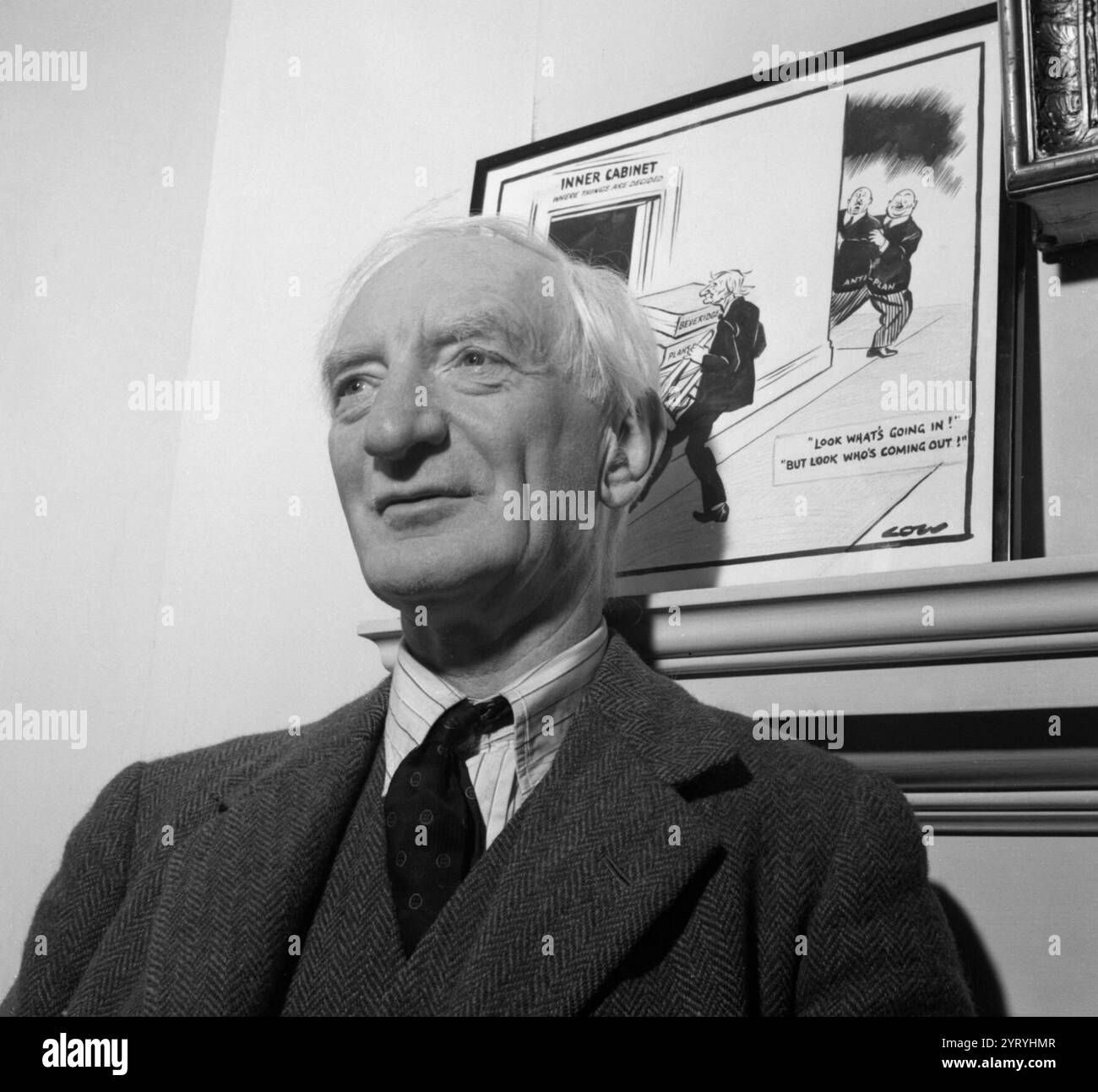 William Henry Beveridge, economista britannico e politico liberale e riformatore sociale che ha svolto un ruolo centrale nella progettazione del welfare state britannico. Il suo rapporto del 1942 Social Insurance and Allied Services (noto come rapporto Beveridge) servì come base per lo stato sociale messo in atto dal governo laburista eletto nel 1945. Foto Stock