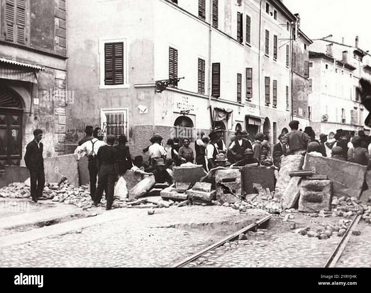 Militanti, anarco-sindacalisti, socialisti di sinistra, comunisti e repubblicani formarono, nel giugno 1921, una milizia popolare, la ? Arditi del popolo? (ADP), per portare la lotta ai fascisti. Foto Stock