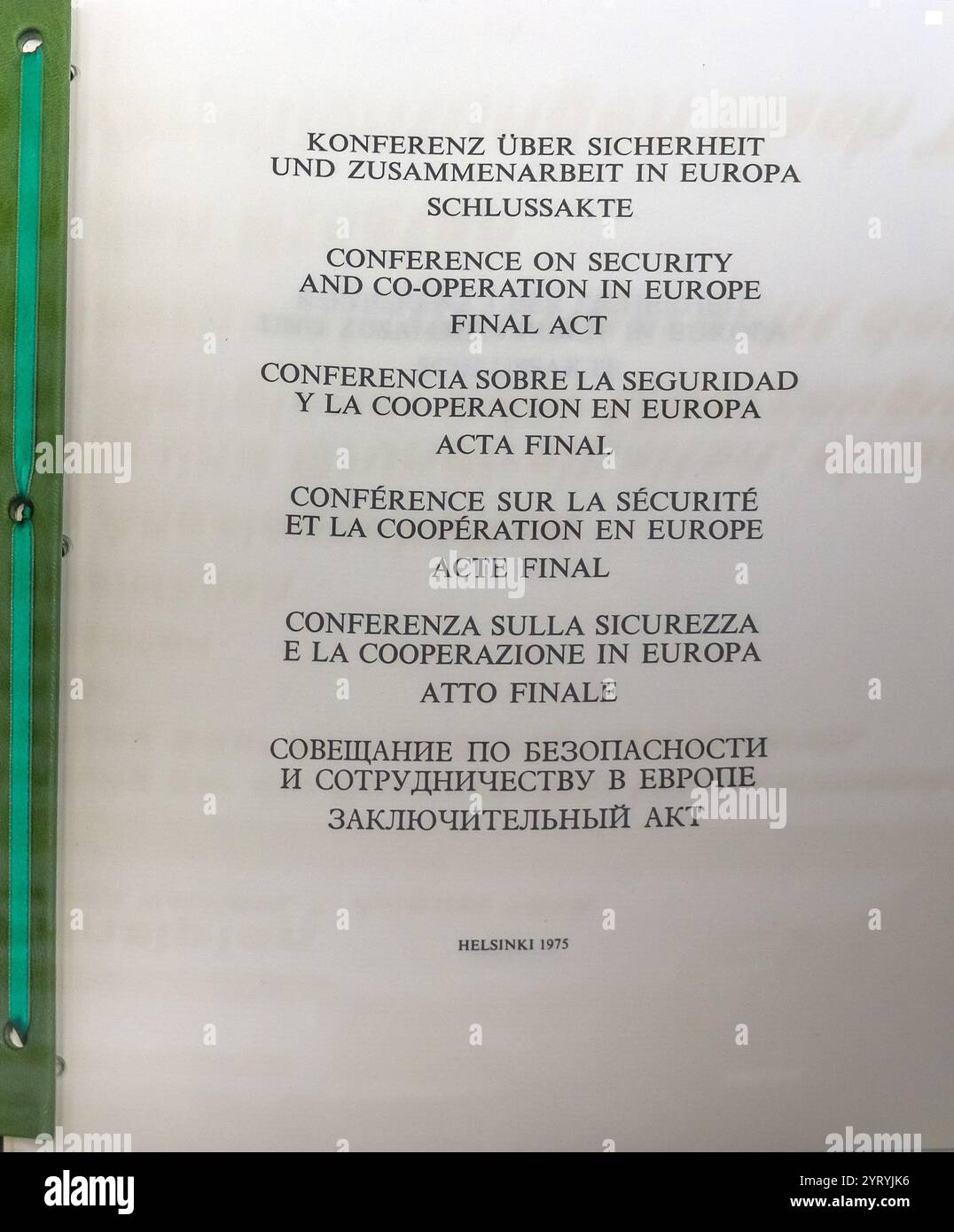 Gli accordi di Helsinki, l'atto finale della Conferenza sulla sicurezza e la cooperazione in Europa, firmata a Helsinki nel 1975 dagli Stati Uniti, dal Canada e da 33 paesi europei. Esposto nella Casa della storia di Bonn. Foto Stock