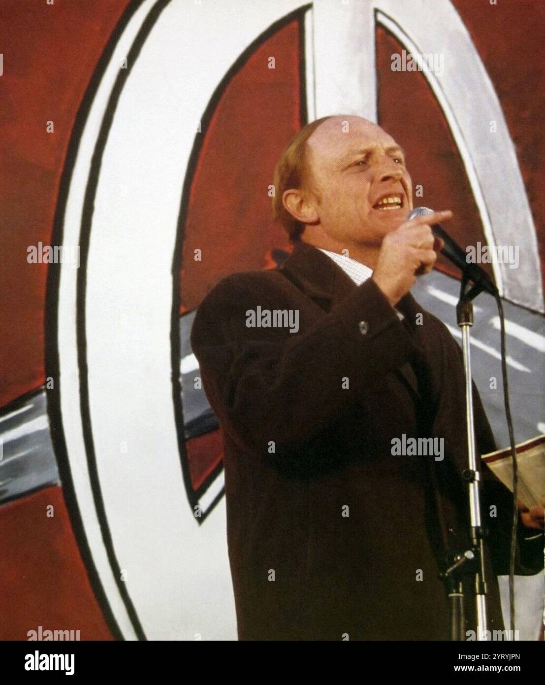 Il leader del Partito laburista Neil Kinnock a CND Campaign for Nuclear Disarmament Rally intorno al 1983. Foto Stock