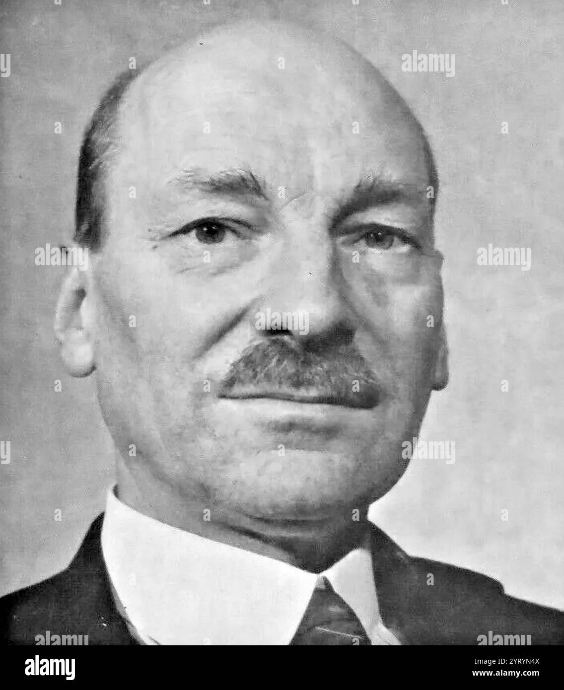 Clement Attlee, (1883 1967) primo ministro britannico dal 1945 al 1951. Leader del partito laburista dal 1935 al 1955. Vice primo ministro durante il governo di coalizione in tempo di guerra sotto Winston Churchill. Foto Stock