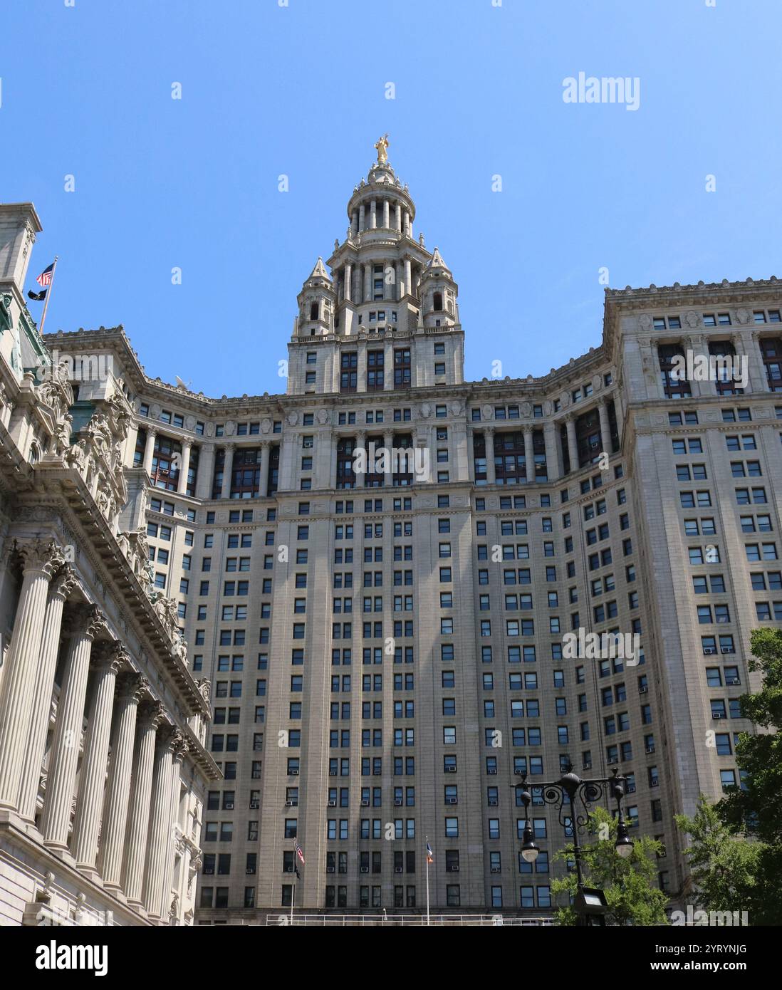 Il David N. Dinkins Municipal Building (originariamente il Municipal Building e successivamente conosciuto come Manhattan Municipal Building) al 1 Centre Street, a est di Chambers Street, nel quartiere Civic Centre di Manhattan a New York Foto Stock