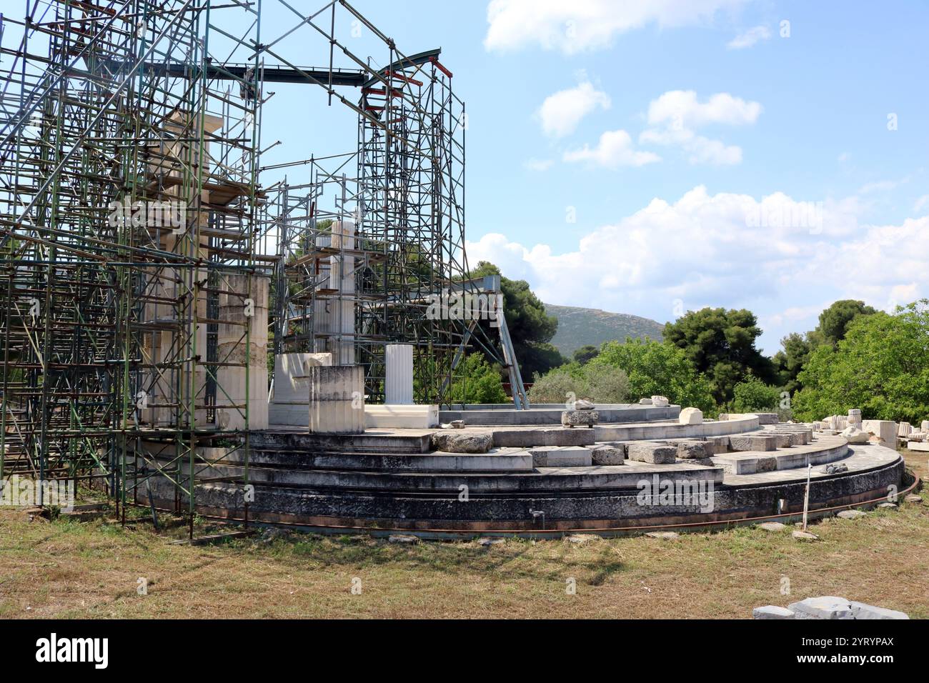 Il Tholos al Santuario di Asclepio a Epidauro, in Grecia. IV secolo a.C. Foto Stock