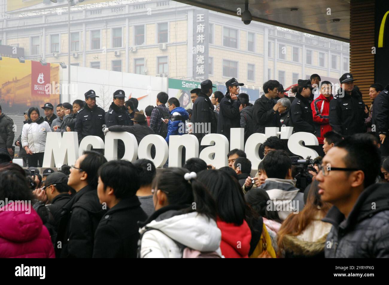 Le proteste cinesi a favore della democrazia del 2011, note come rivoluzione cinese del gelsomino. Una serie di assemblee pubbliche in più di una dozzina di città in Cina a partire dal 20 febbraio 2011, ispirate e intitolate alla rivoluzione del gelsomino in Tunisia; Foto Stock