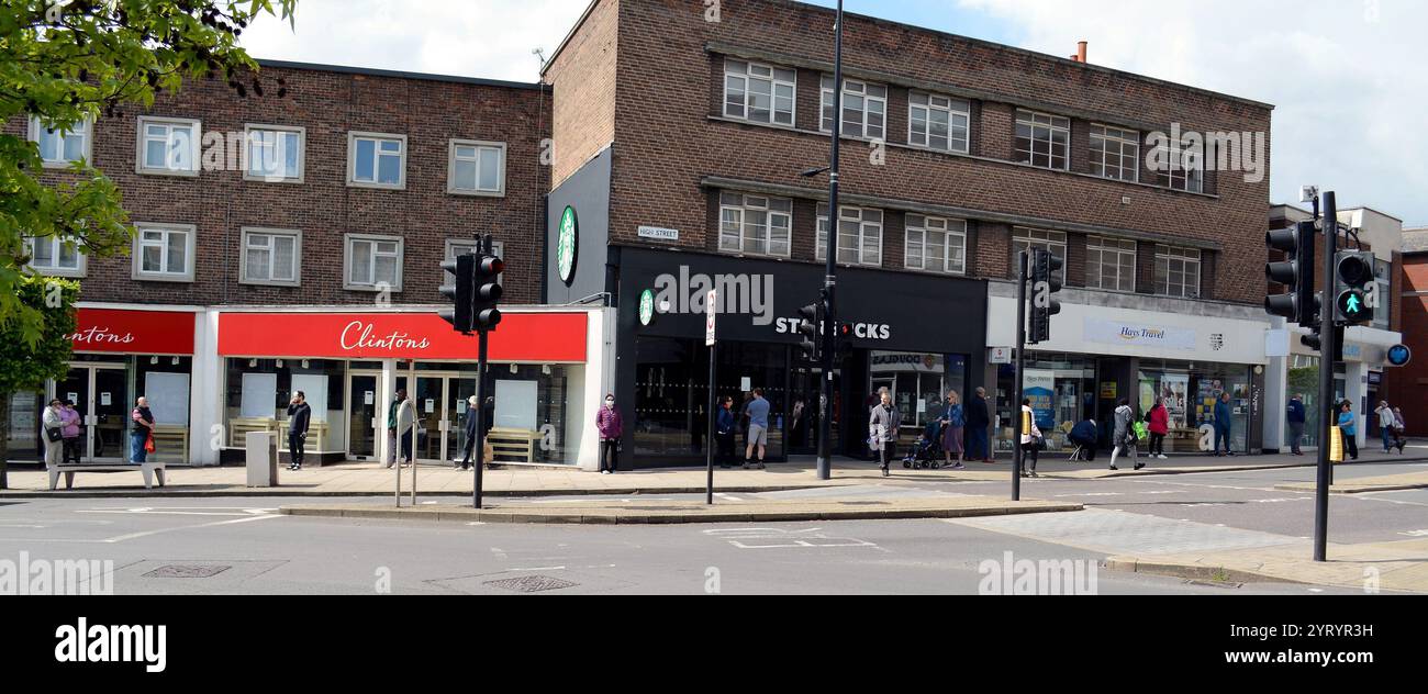 Southend Beachfront, 2 giugno 2020 come Lockdown è calpestato da folle di visitatori che rompono le linee guida della distanza sociale durante la pandemia di Corona virus. La pandemia di COVID-19 si è diffusa nel Regno Unito alla fine di gennaio 2020. Al 28 giugno 2020 vi erano stati 311.151 casi confermati e 43.550 decessi di casi confermati Foto Stock