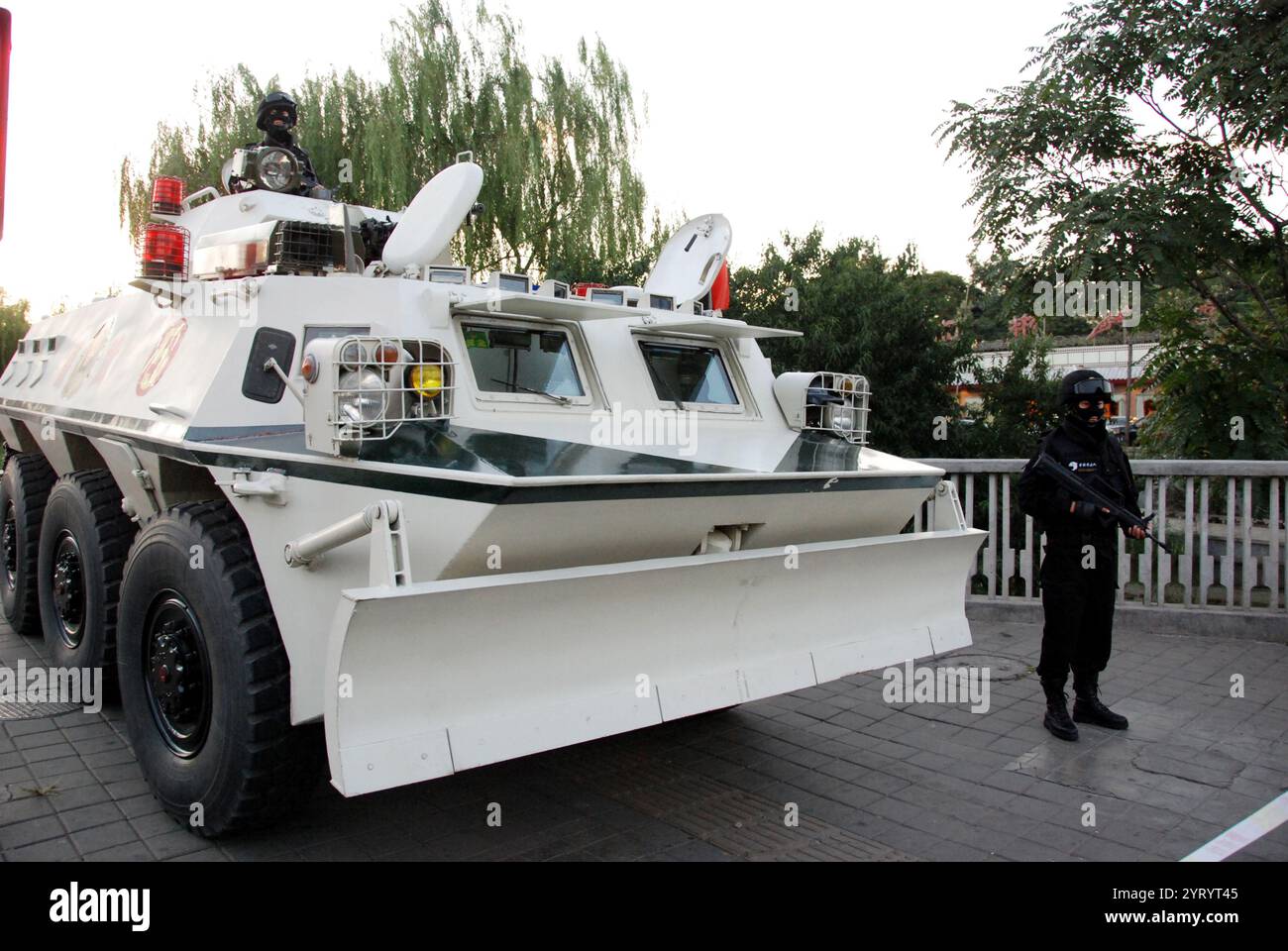 Sicurezza a Pechino durante le celebrazioni della giornata Nazionale 2019. Snow Leopard Commando Unit (Snow Wolf Commando Unit), un'unità tattica di polizia della Repubblica Popolare Cinese sotto la polizia armata popolare. Ha il compito di contrastare il terrorismo, controllare le sommosse e altri compiti speciali come l'anti-dirottamento e lo smaltimento delle bombe Foto Stock