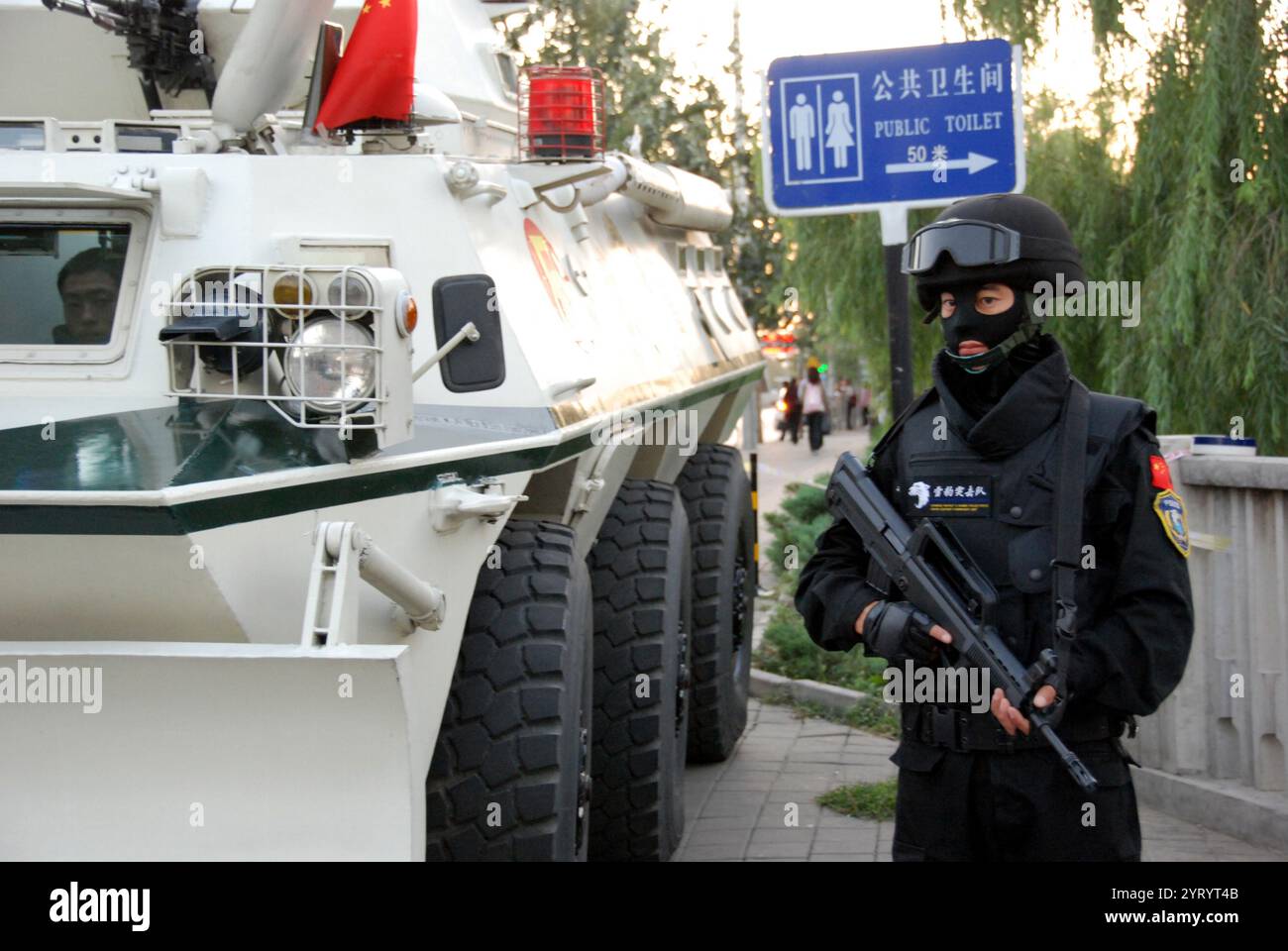 Sicurezza a Pechino durante le celebrazioni della giornata Nazionale 2019. Snow Leopard Commando Unit (Snow Wolf Commando Unit), un'unità tattica di polizia della Repubblica Popolare Cinese sotto la polizia armata popolare. Ha il compito di contrastare il terrorismo, controllare le sommosse e altri compiti speciali come l'anti-dirottamento e lo smaltimento delle bombe Foto Stock