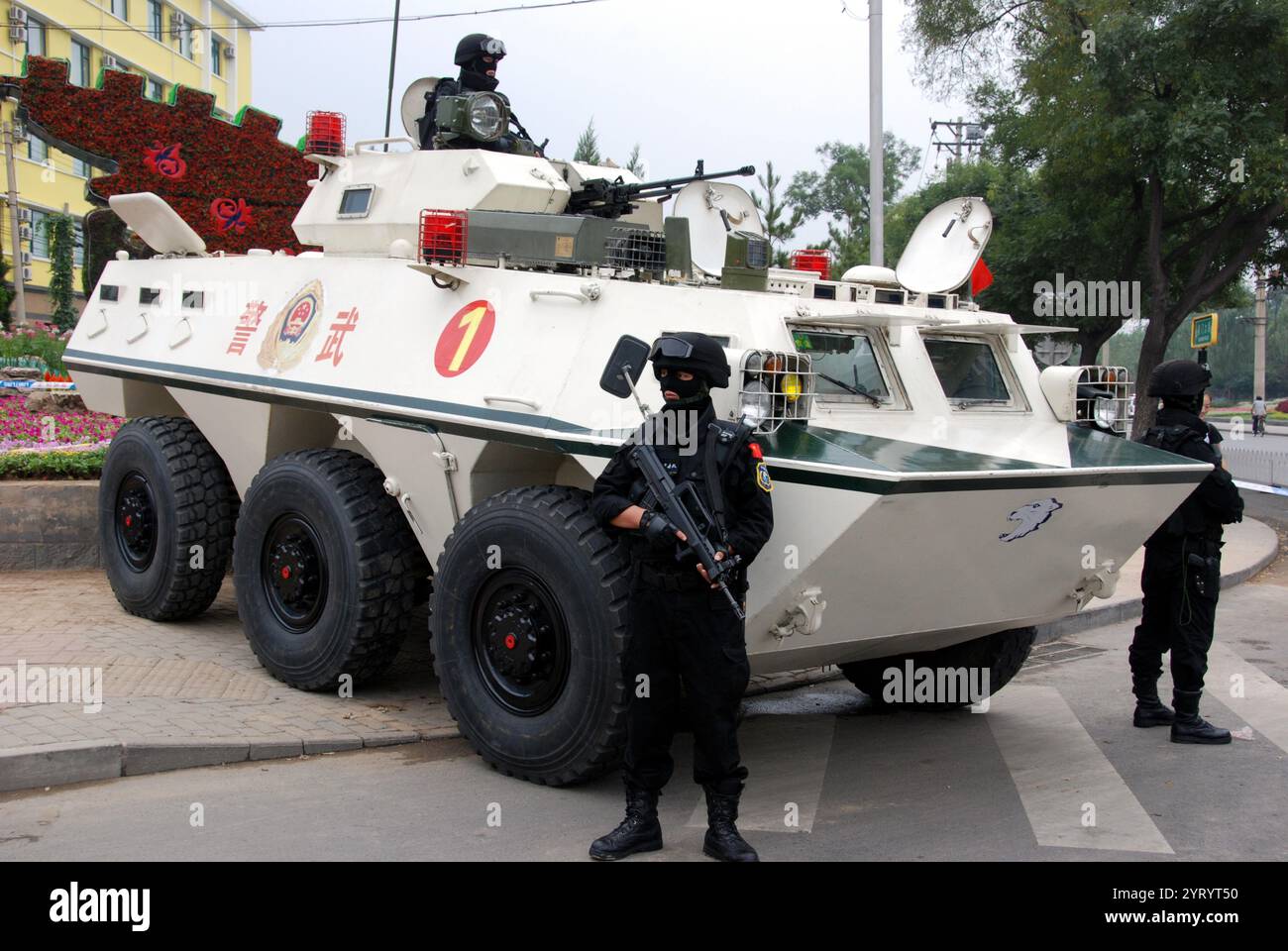 Sicurezza a Pechino durante le celebrazioni della giornata Nazionale 2019. Snow Leopard Commando Unit (Snow Wolf Commando Unit), un'unità tattica di polizia della Repubblica Popolare Cinese sotto la polizia armata popolare. Ha il compito di contrastare il terrorismo, controllare le sommosse e altri compiti speciali come l'anti-dirottamento e lo smaltimento delle bombe Foto Stock