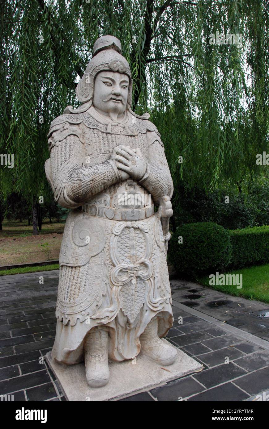 L'imperatore Wanli di Cina, morì nel 1620 e fu sepolto in bare di lacca rossa nel Mausoleo di Dingling tra le tombe Ming alla periferia di Pechino. La camera posteriore e la sala principale del palazzo sotterraneo ospitavano le bare dell'imperatore Wanli e delle imperatrici Xiaodian e Xiaojing (imperatrici Wang). Poste intorno alle tre bare c'erano altre ventisei casse laccate rosse di legno nanmu riempite di oggetti sacrificali e pezzi di giada. Foto Stock