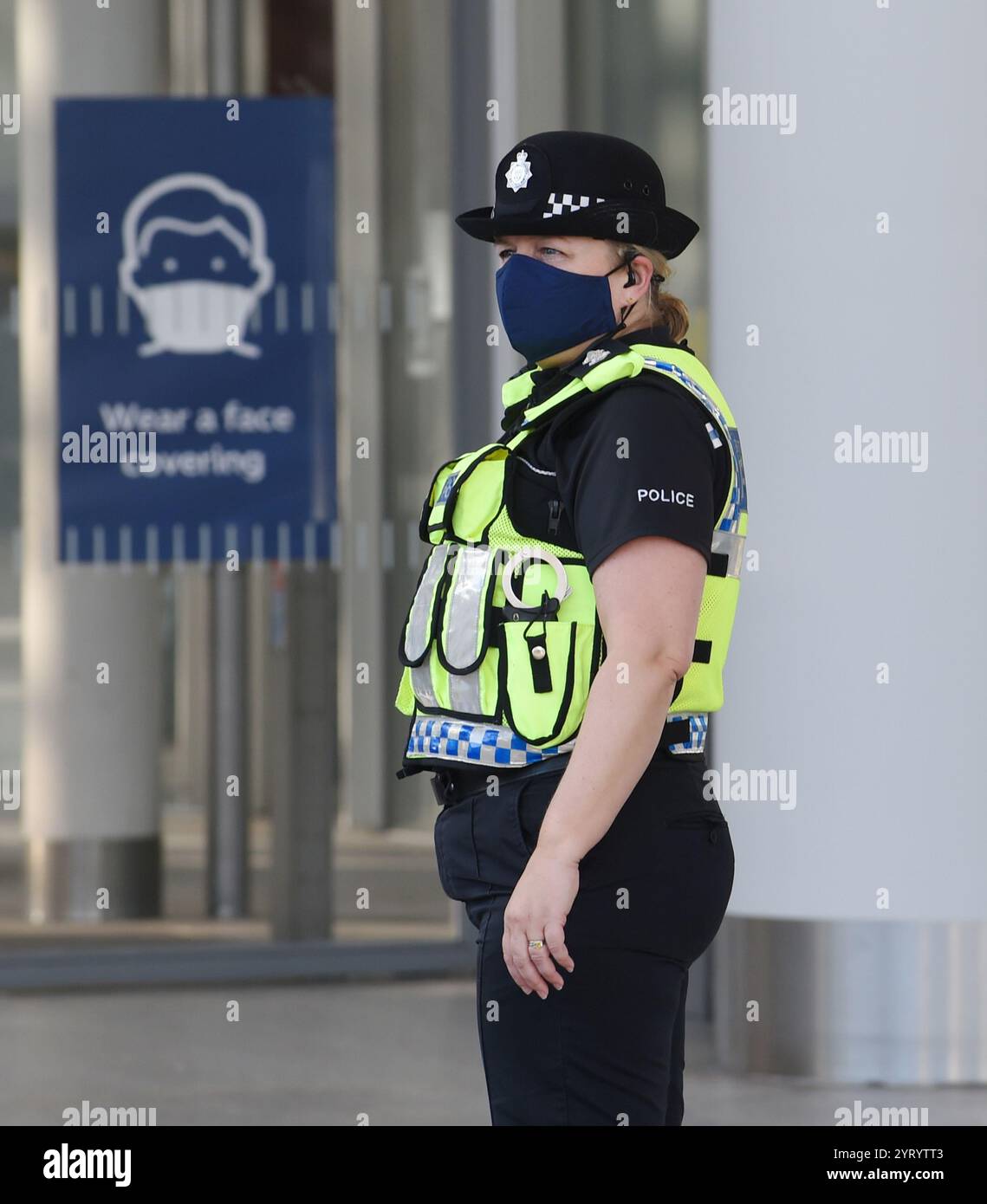 La polizia indossa le maschere a Londra, durante l'epidemia del virus Corona. 15 giugno 2020 Foto Stock