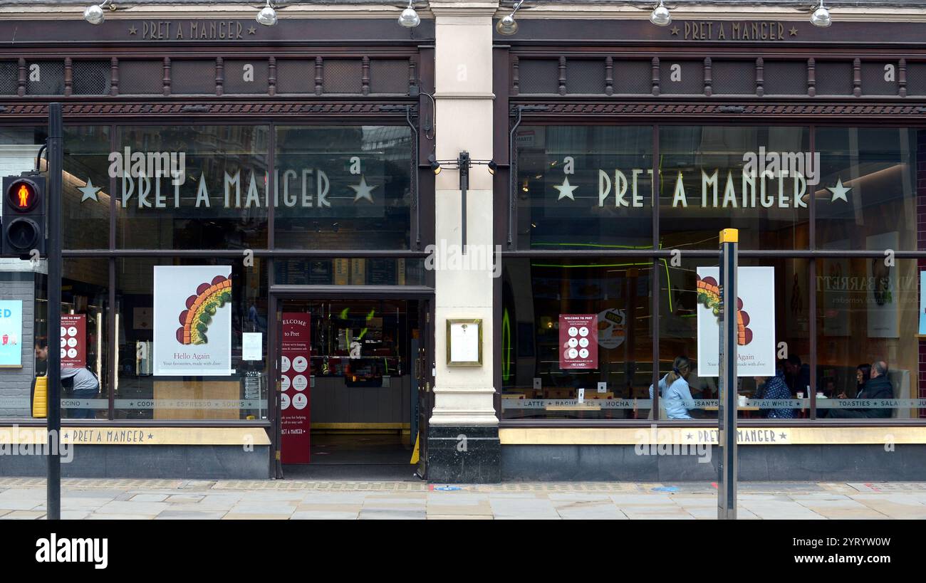 Pret a Manger food shop riapre in Inghilterra, dopo che le normative di Lockdown sono state allentate durante la pandemia di Covid-19. 8 luglio 2020 Foto Stock