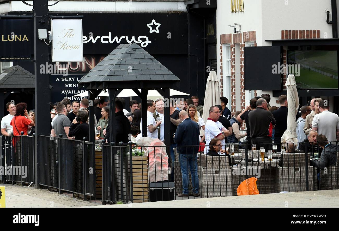 Ristoranti bar e pub riaprirono a Londra, mentre i regolamenti di Lockdown sono rilassati, per altri settori dell'economia, durante la pandemia di Covid-19. 4 luglio 2020 Foto Stock