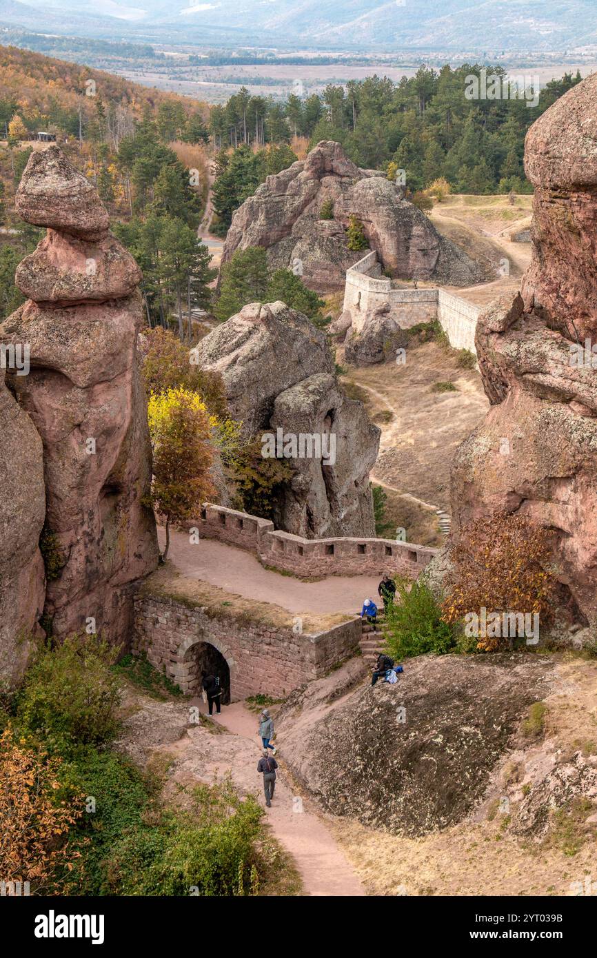 La fortezza di Belogradchik, il castello noto anche come Kaleto, è un'antica fortezza della città famosa per le sue formazioni rocciose uniche e impressionanti Foto Stock