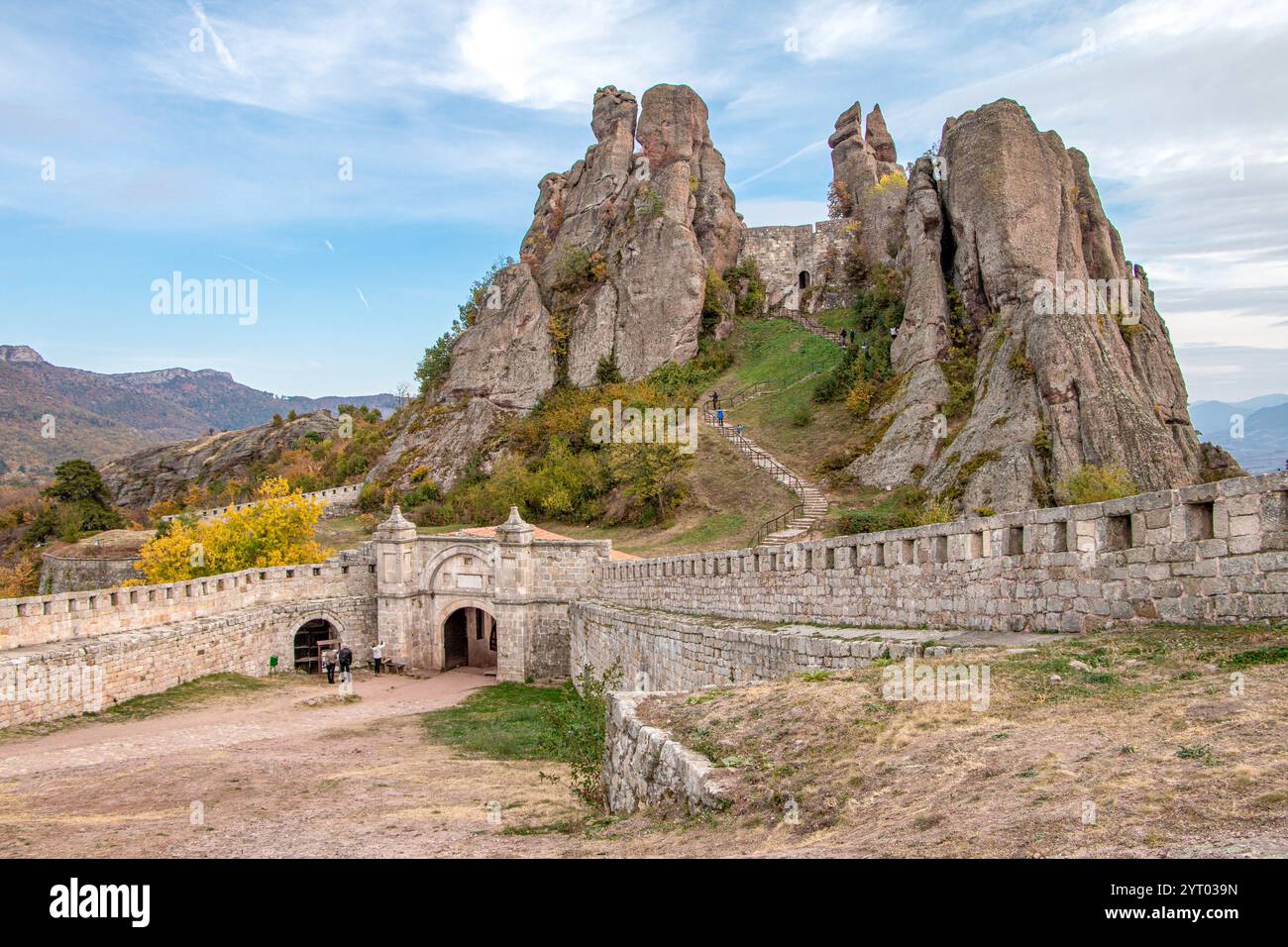 La fortezza di Belogradchik, il castello noto anche come Kaleto, è un'antica fortezza della città famosa per le sue formazioni rocciose uniche e impressionanti Foto Stock